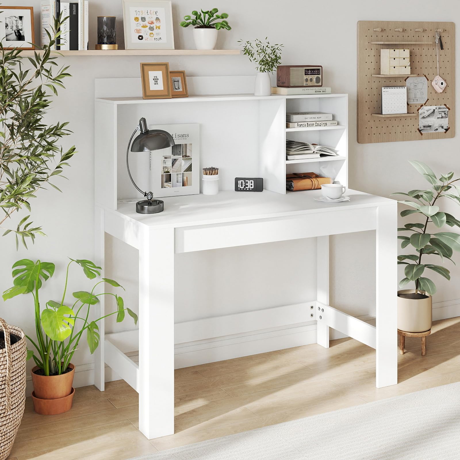 COSTWAY Scrivania per Computer con Libreria, Scrivania Salvaspazio in Legno con Stazione di Ricarica e Foro per Cavi, Scrittoio Moderno per Ufficio, Soggiorno e Studio, 108 x 60 x 125 cm (Bianco)