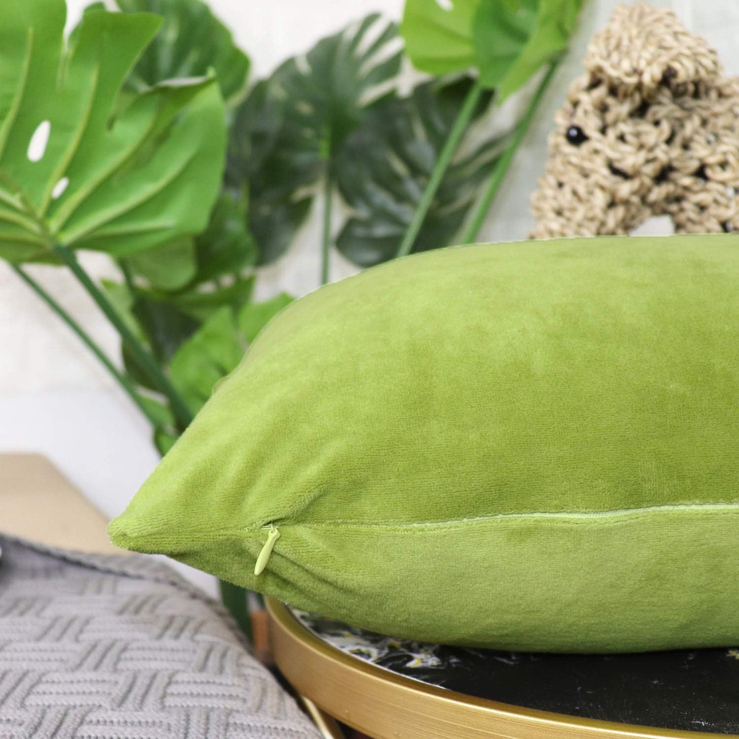 sykting Decorative Pillow Covers Solid Super Soft Short Plush Fuzzy Throw Pillow Covers for Bed Couch Chair Pack of 2 Square 18x18 inch Green