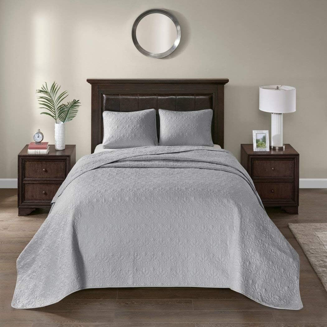 D&H 3 Piece Oversized Gray Queen Bedspread to The Floor Set, 102 Inches X 118 Inches, Light Grey Bedding Drops Over Edge of Queen Beds, Polyester, Stylish Classic Stitched, Large Extra Long Wide