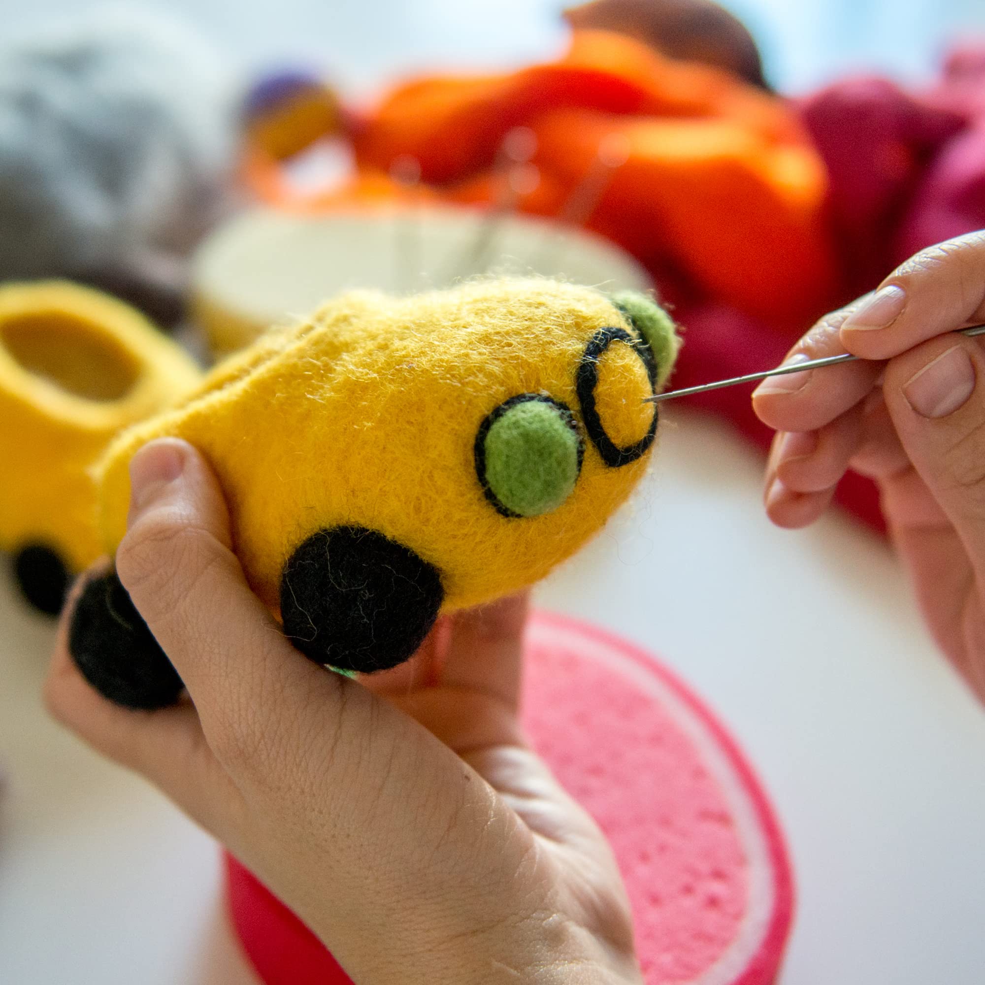 Glaciart One Handmade Wool Felt Pom Poms (400pcs) - 1cm, 40 Colors - Ideal For Felting And Garlands