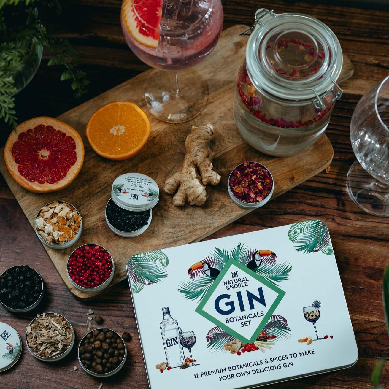 Coffret cadeau Plantes et infusions pour le gin Ensemble de 12 plantes et épices raffinées pour le gin.