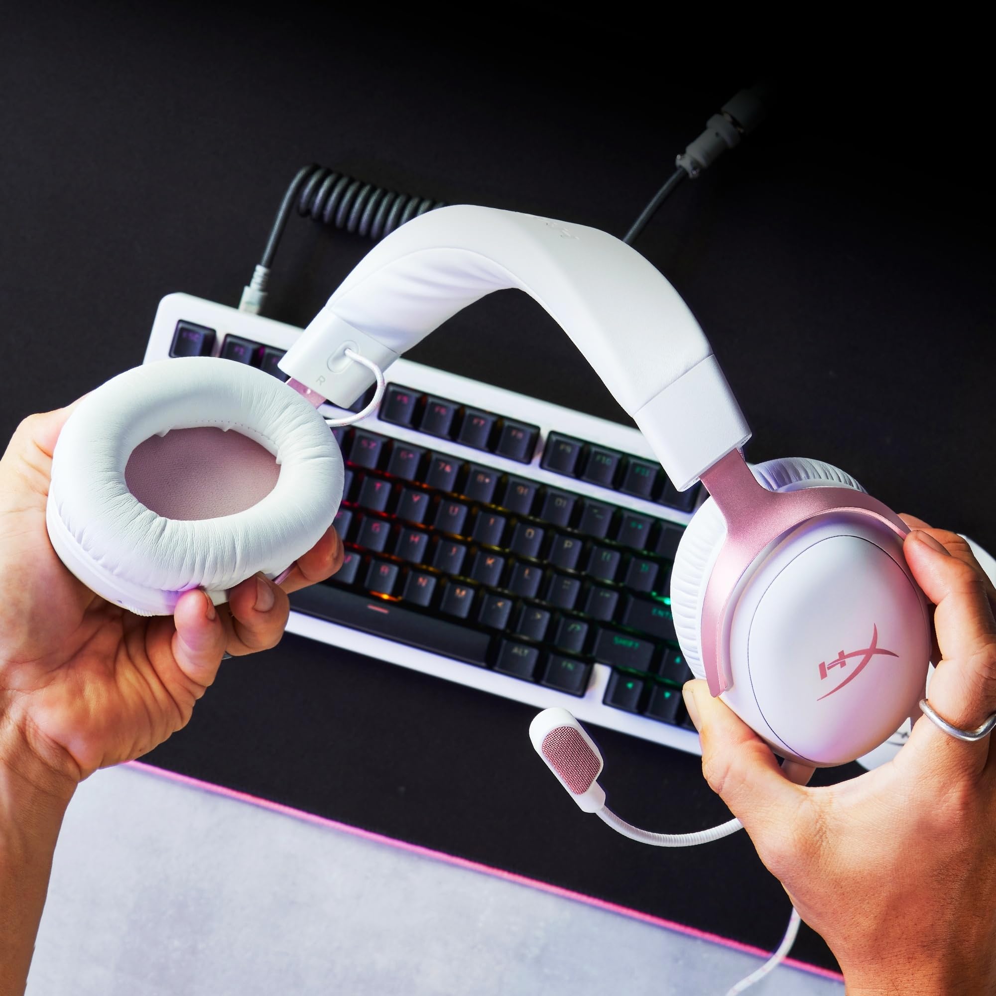 HyperX Cloud III, Casque Gaming Filaire, PC/PS5/Xbox Series X|S, DTS Headphone:X, Haut parleurs inclinés 53 mm, Micro 10 mm antibruit, USB-C/USB-A/3,5 mm, Blanc et Rose