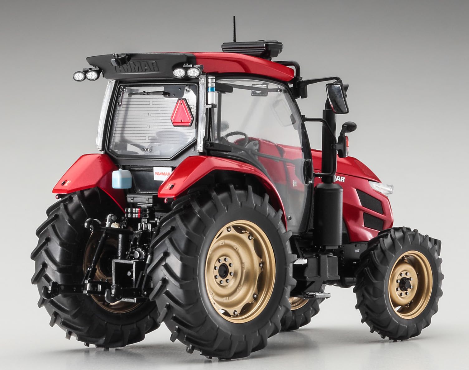 Hasegawa 666108-1/35 Yanmar Traktor YT5113A, Robot Tractor - Maßstab 1:35