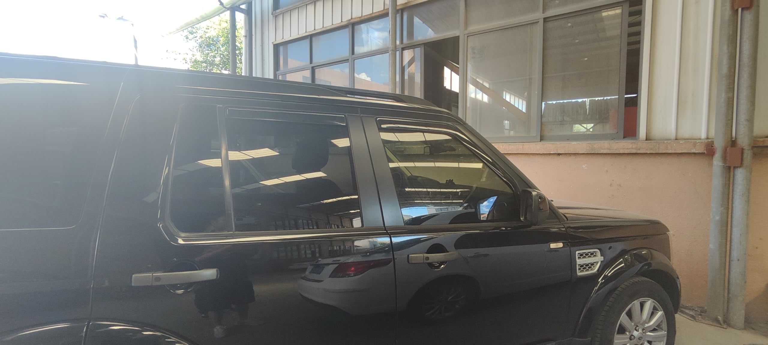 4 szt. Przezroczyste deflektory przeciwdeszczowe do przednich i tylnych szyb samochodowych kompatybilne z Land Rover Discovery 3/4 (2005-2016)