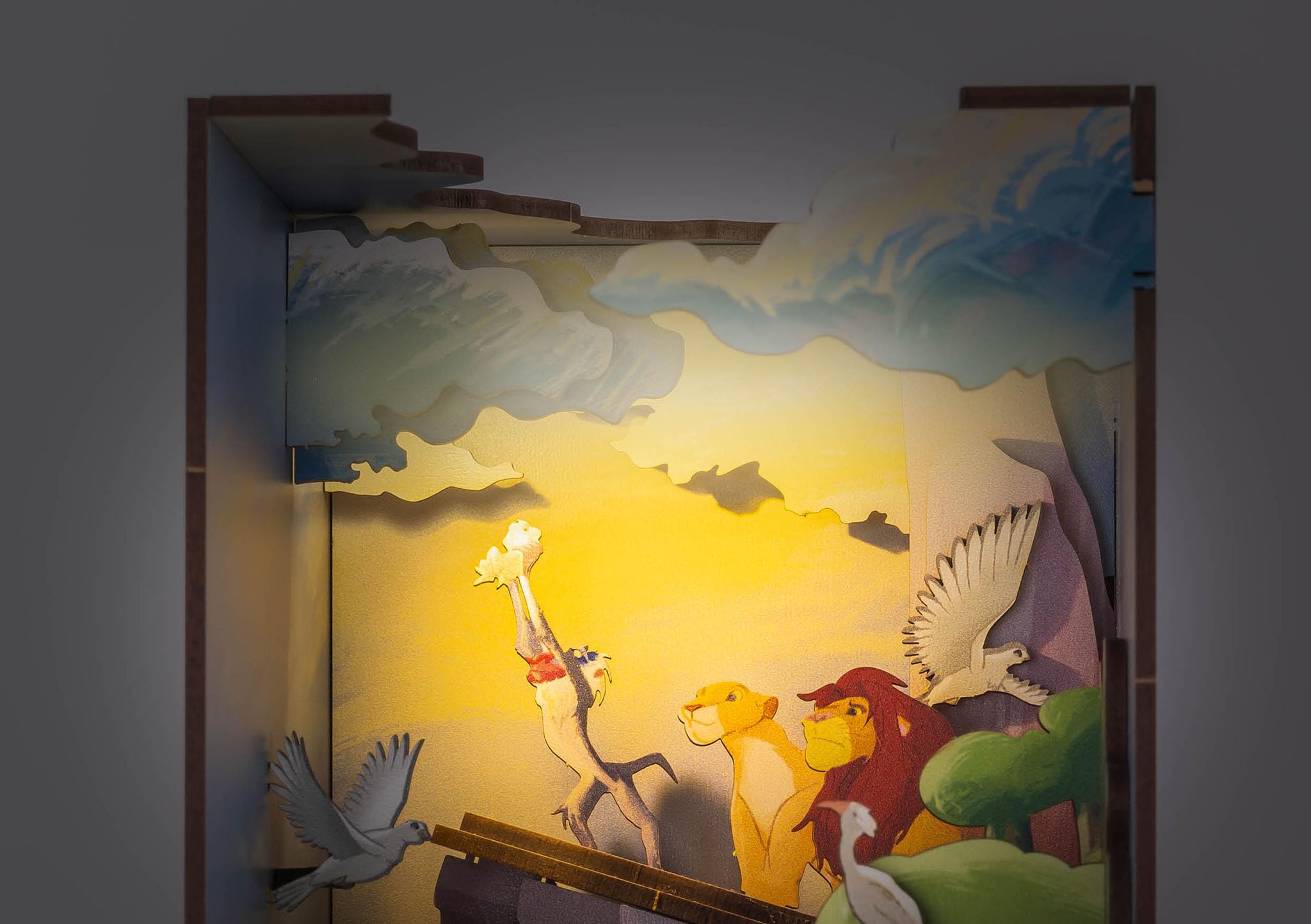 Revell Tiny Adventures podpórka do książek, Król Lew, drewniane puzzle 3D z diodami LED I Simba jako miniaturowa książka Nook do regału na książki I kreatywny prezent dla dzieci, fanów filmów i