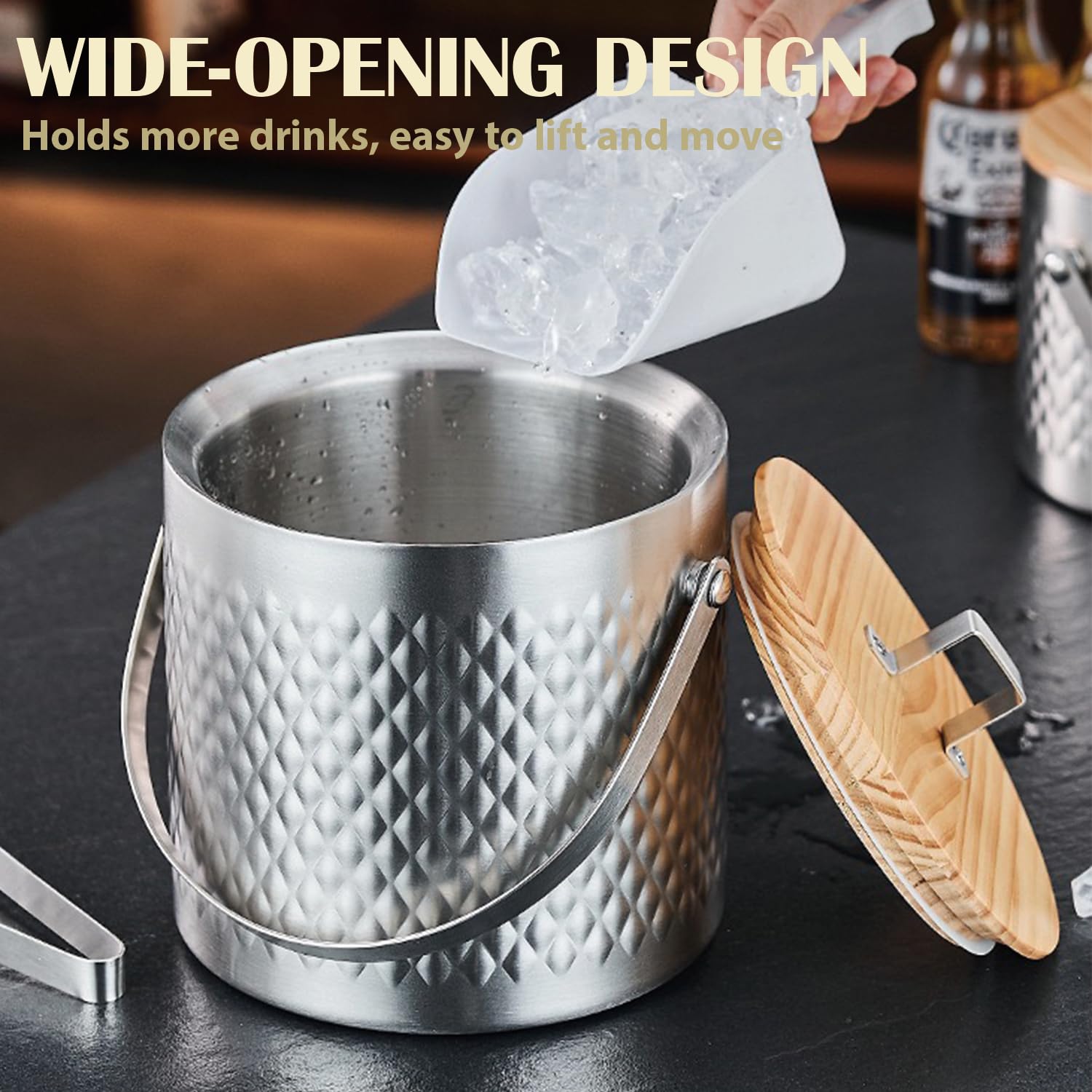 Cubo de hielo aislado martillado de acero inoxidable con tapa de madera y pinzas para hielo con capacidad para 3 litros de hielo, mantiene el hielo más frío, accesorios para carrito de bar