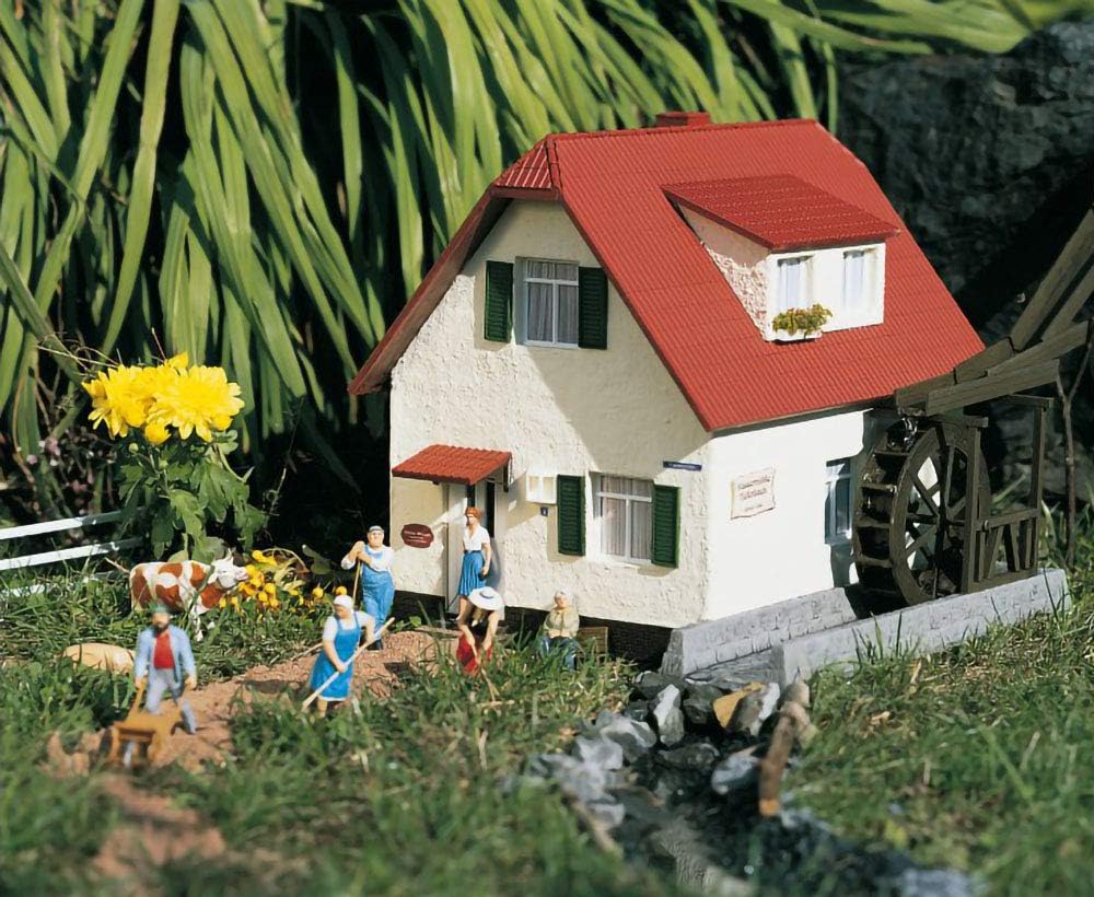 Amazon.com: Piko G Scale Model Train Buildings - Blue Creek Valley ...