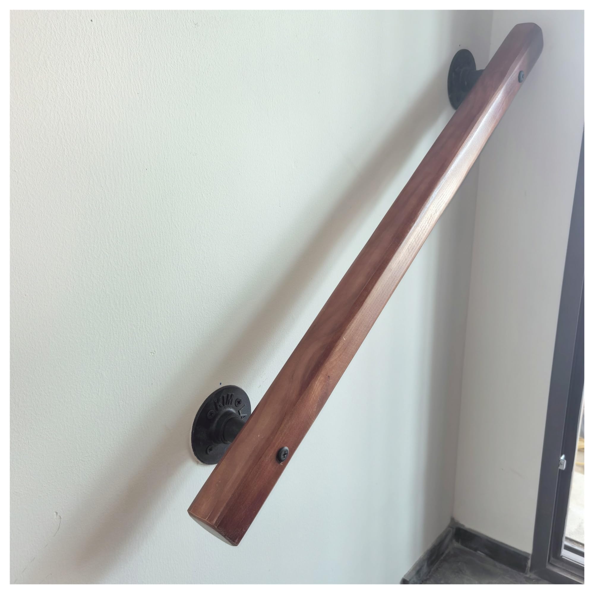 Garde-corps en bois 400 cm avec barres d'appui élégantes pour escalier intérieur de maison
