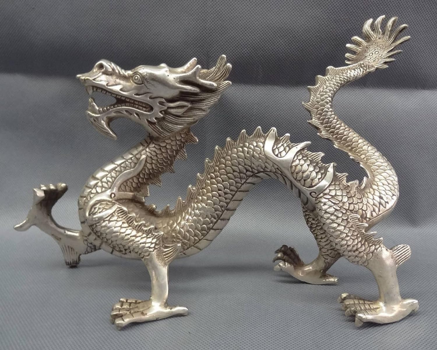 Ornement de dragon volant AMUCK en bronze blanc pour sublimer la décoration du salon