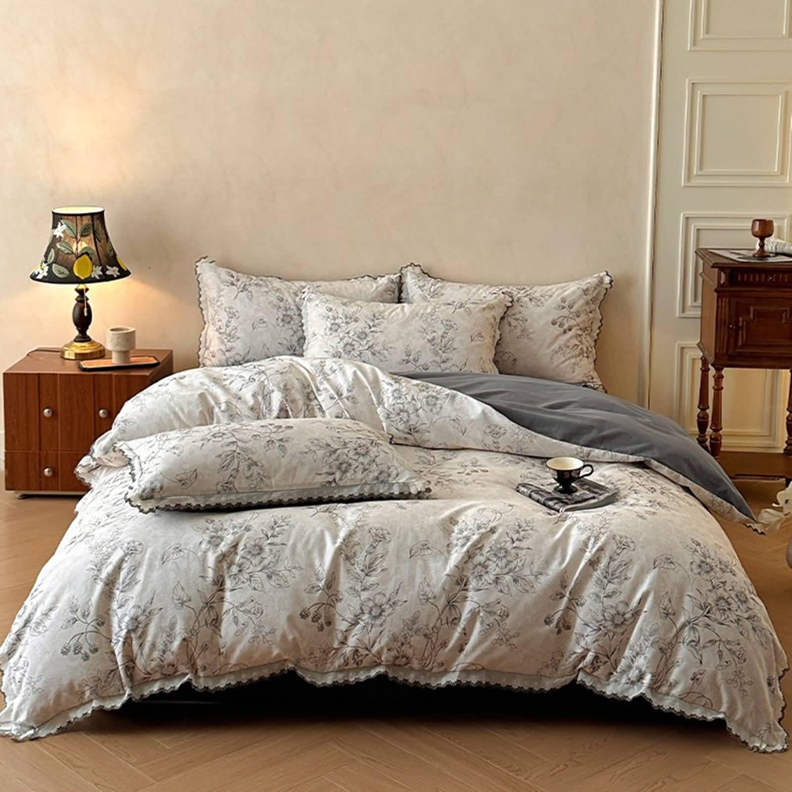 Zestaw poszewek na kołdrę 4 sztuki na łóżko 150, 200 x 230 cm, prześcieradło 245 x 250 cm i 2 poszewki na poduszki, wzór gałęzi kwiatów i liści z koronką, miękka bawełna, beżowo-ciemnoszary