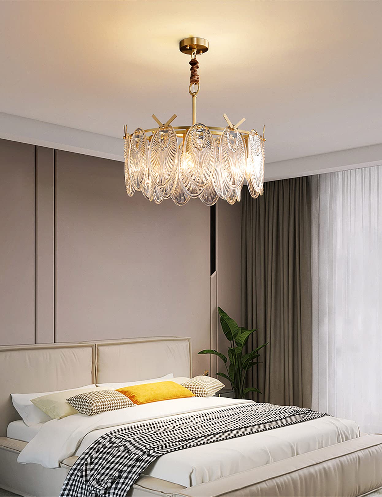 Luminaire salon en cristal doré pour sublimer un plafond bas et illuminer un séjour sombre
