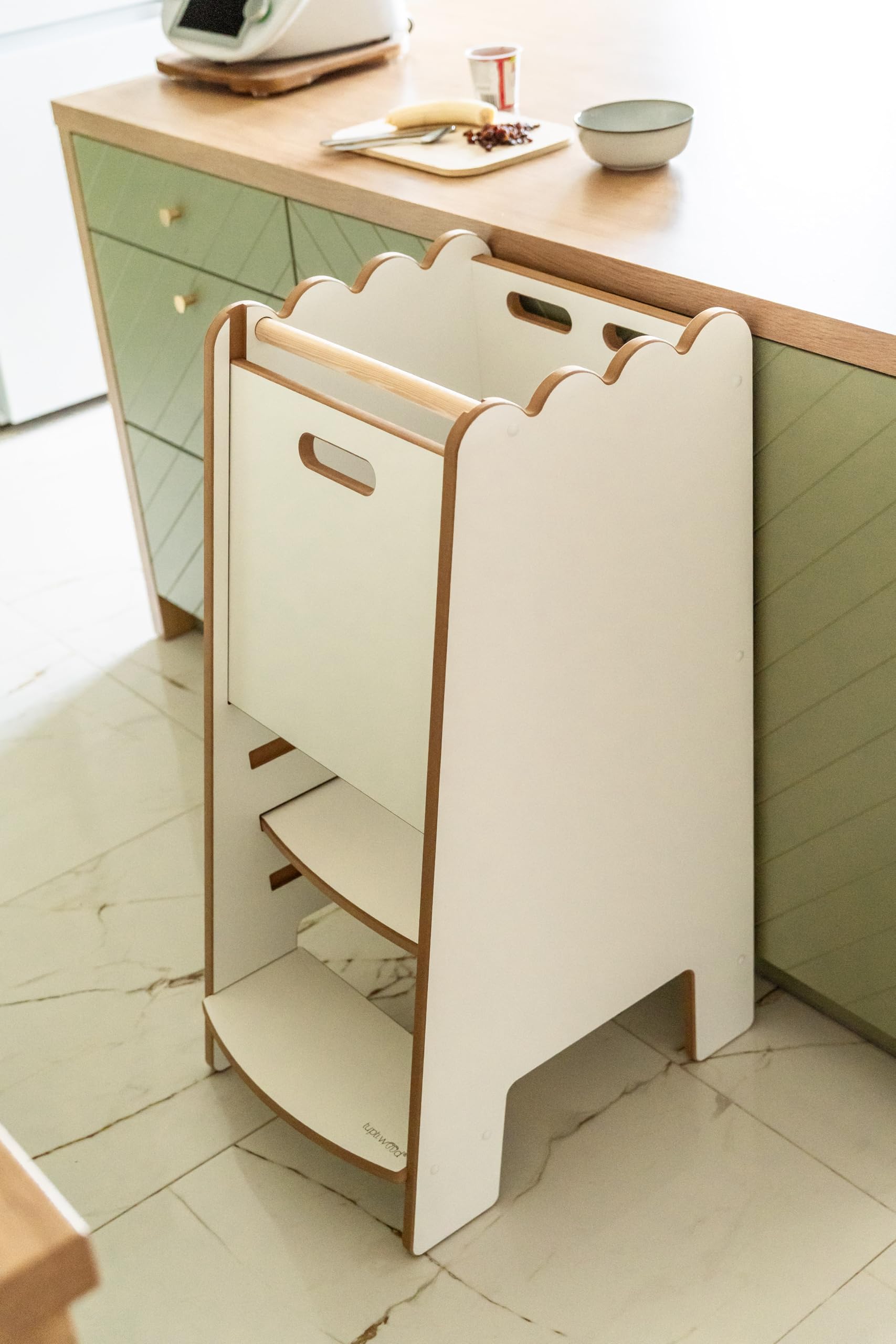 Bubble nie Lernturm mit Rüschen für Kinder – Montessori Kitchen Helper, sicherer Küchenturm, stabil & höhenverstellbar, Holz, ab 1 Jahr