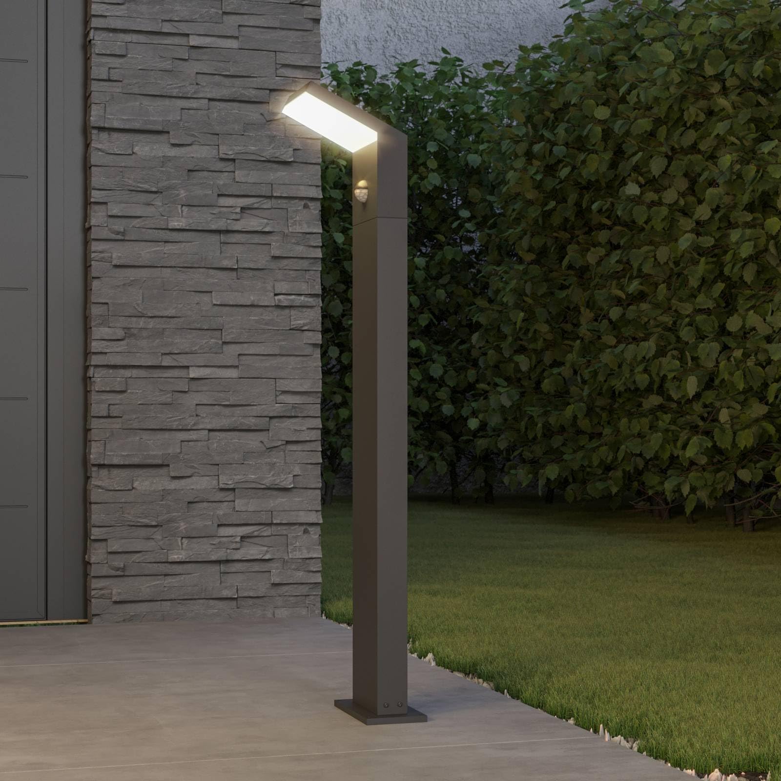 Arcchio LED Außenleuchte Yolena mit Bewegungsmelder (spritzwassergeschützt (Modern) in Schwarz aus Aluminium (1 flammig,) - Wegeleuchte Pollerleuchte Wegelampe Sockelleuchte
