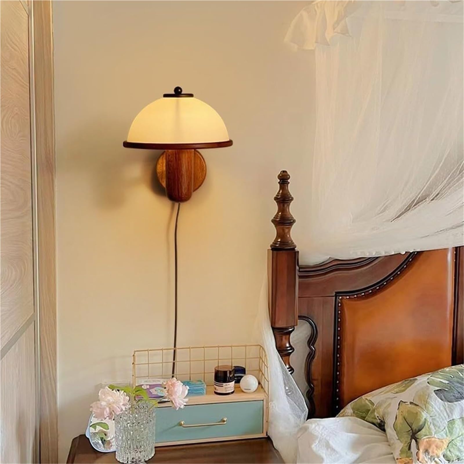 Rustykalna lampa ścienna z mlecznobiałego drewna, styl wiejski, styl vintage, przewodowa, do sypialni, salonu lub biura (z wnętrzem)