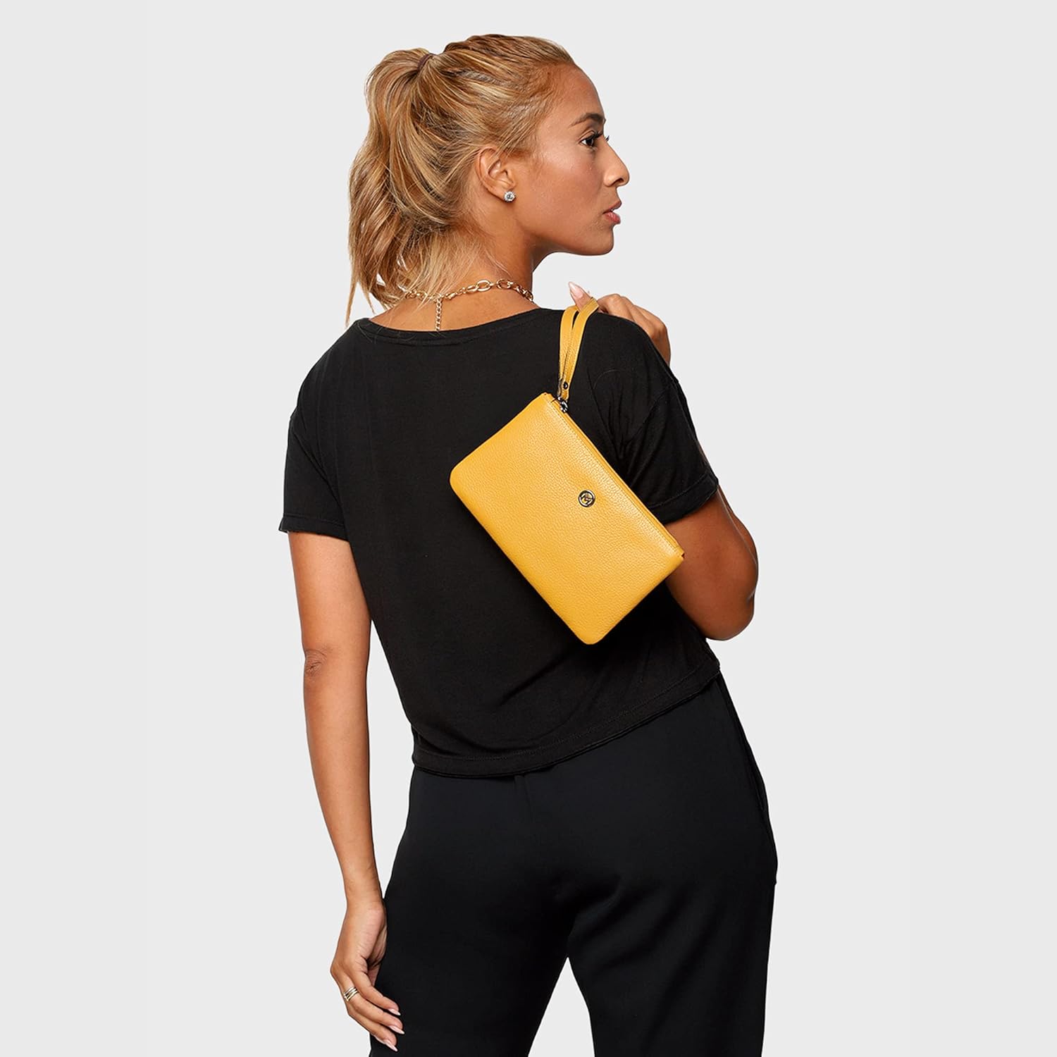 Bolsa Carteira Feminina Mariart Cores Zíper Alça de Mão Couro Legítimo 263C em promoção! Veja a oferta e mais achadinhos de Bolsas 2 Hoje é o melhor dia para comprar Bolsa Carteira Feminina Mariart Cores Zíper Alça de Mão Couro Legítimo 263C com aquele preço maroto! Promoção! Aproveite a oferta! 2