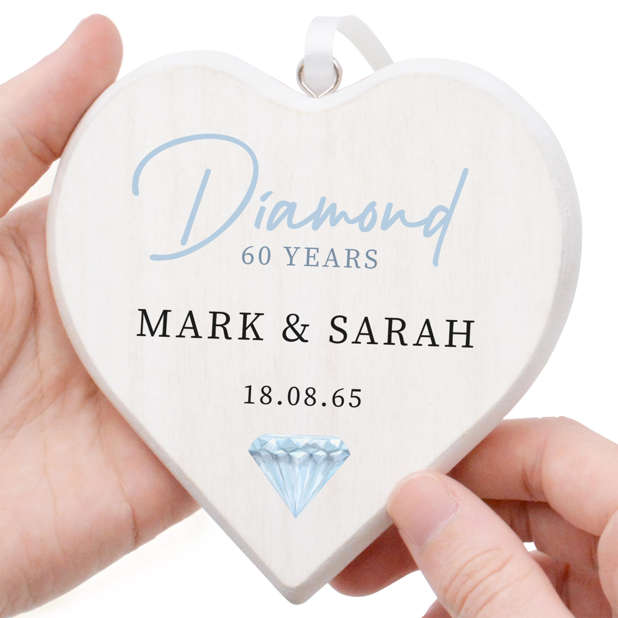 Beecreative Personalised 60th Wedding Anniversary Gifts - Rustic White Wood Heart Decoration - Diamond 60 Years Anniversary Present For Parents - With Gift Bag
