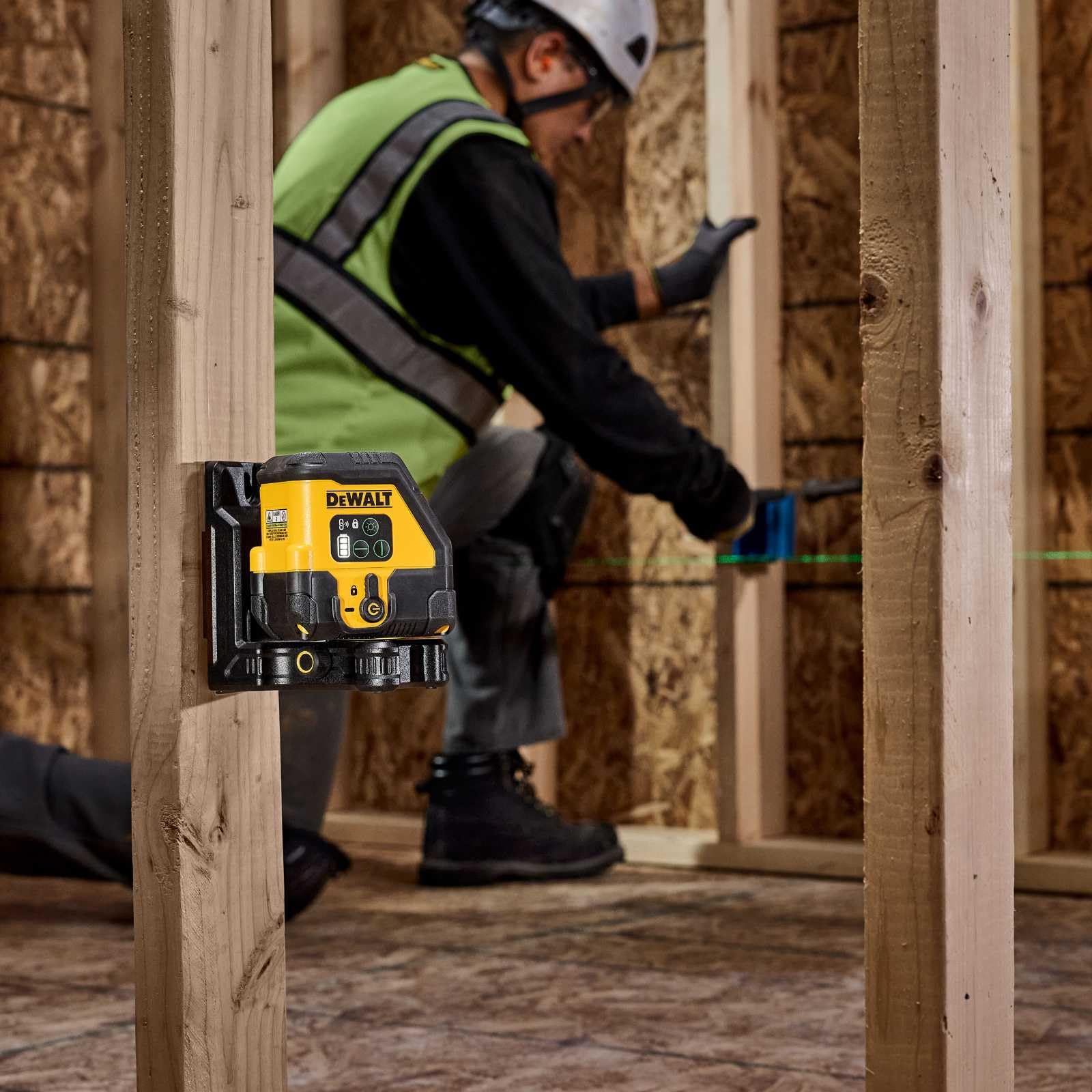 DeWALT Niveau Laser à Ligne Verte avec Batterie Intégrée et Auto-Nivellement, DCLE14201GB-XJ