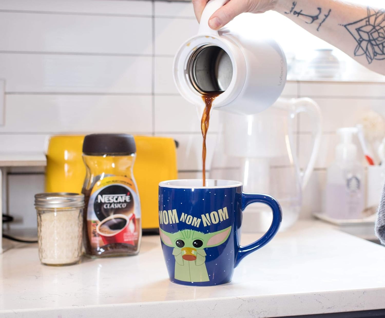 Silver Buffalo Star Wars The Mandalorian Child Nom Jumbo Curved Ceramic Mug, 25-Ounces, 1 Count (Pack of 1) - Image 4