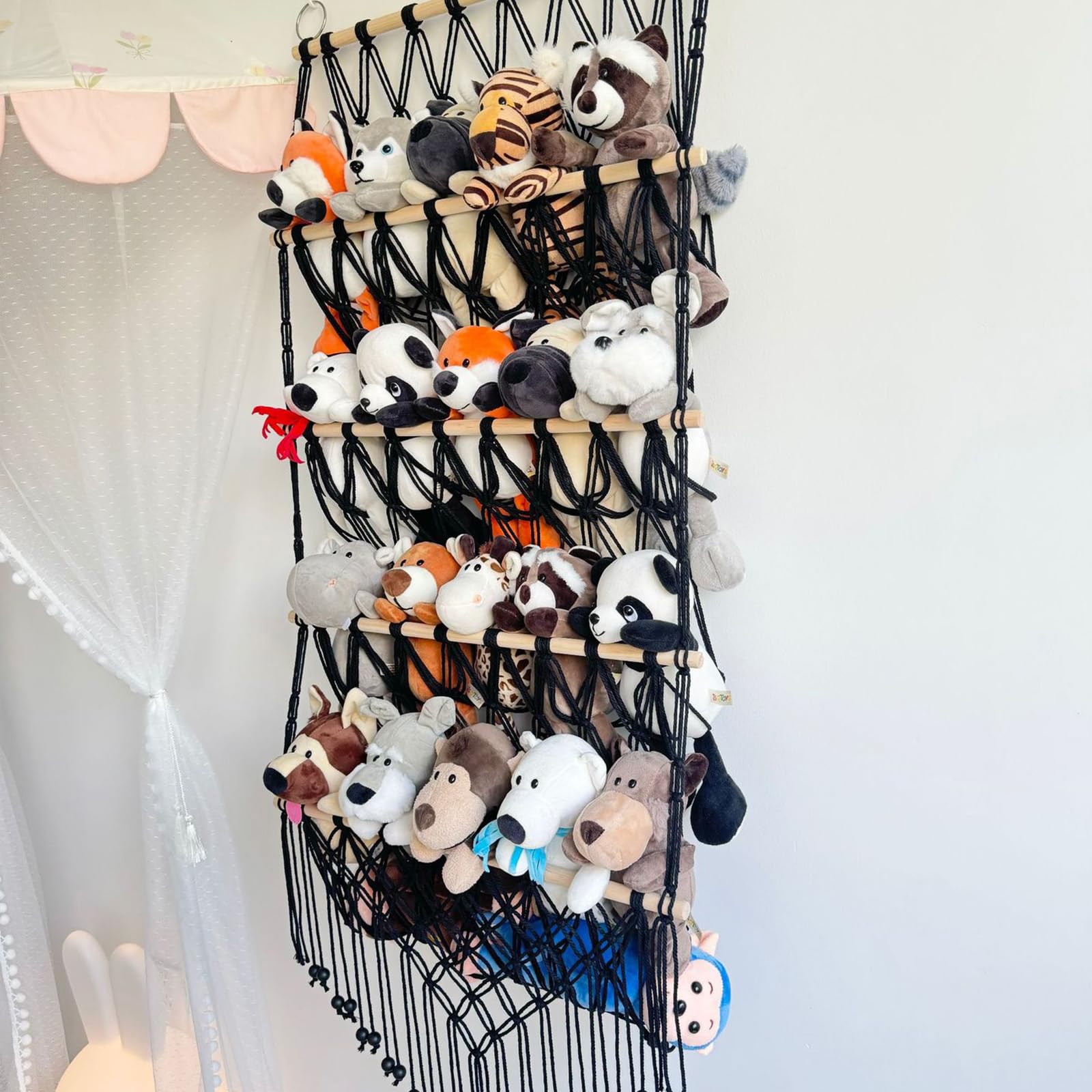 Filet de rangement multi-usages pour jouets en peluche avec 4 couches d'organisateurs suspendus élégants pour chambre d'enfant en coton et organisateurs de jouets en bois fabriqué