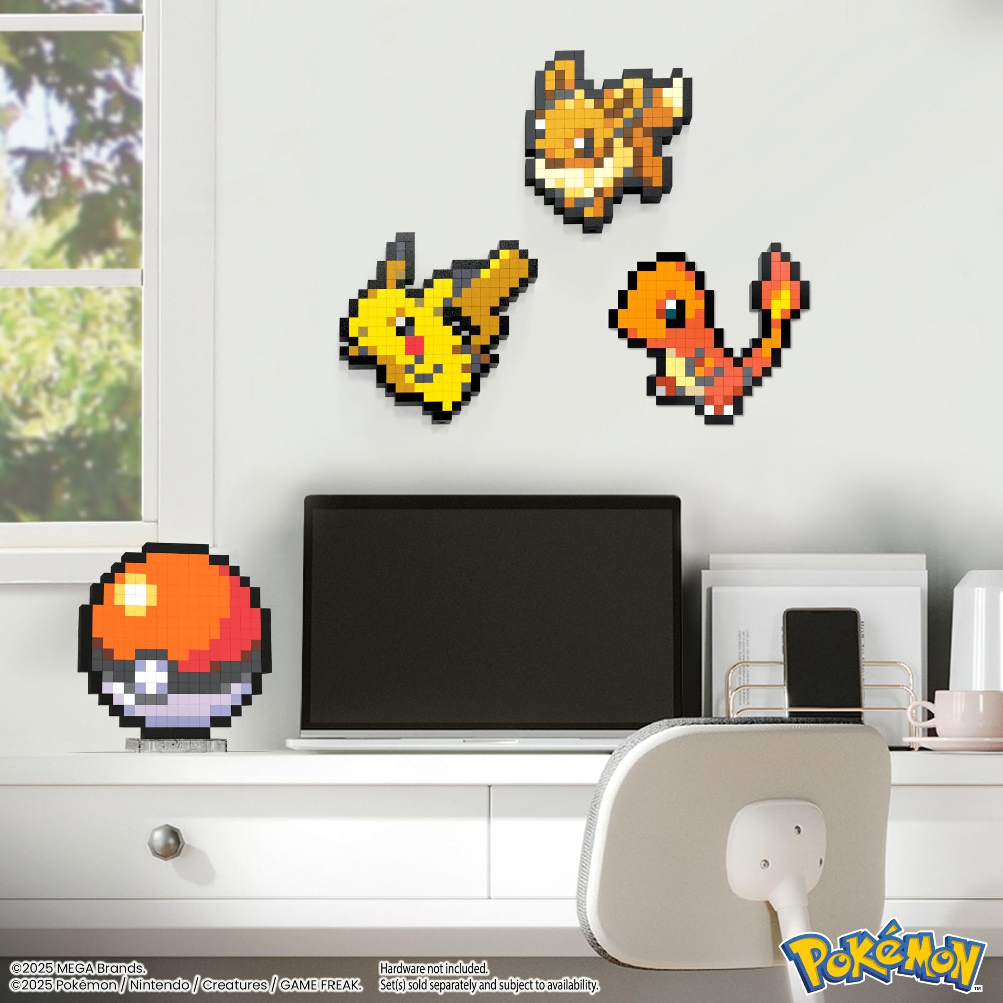 Mega Pokémon - Poké Ball Pixel Art, Set da Costruire con 381 Pezzi e Stile retrò pixelato, da esporre con Base Inclusa o da Appendere a Parete, Giocattolo per Collezionisti, 13+ Anni, JGG71