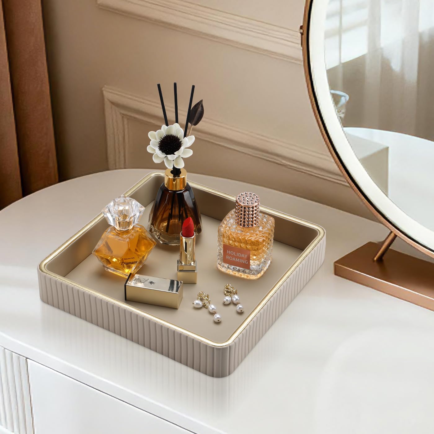 GORESE Bandeja de Valet,Bandeja para Joyas Cuero Bandejas Decorativas Bandejas de Mesa de Noche Organizador Vaciabolsillos Escritorio para Llaves,Maquillaje,Reloj,Gafas,Perfume,Joyería,Moneda(Beige)