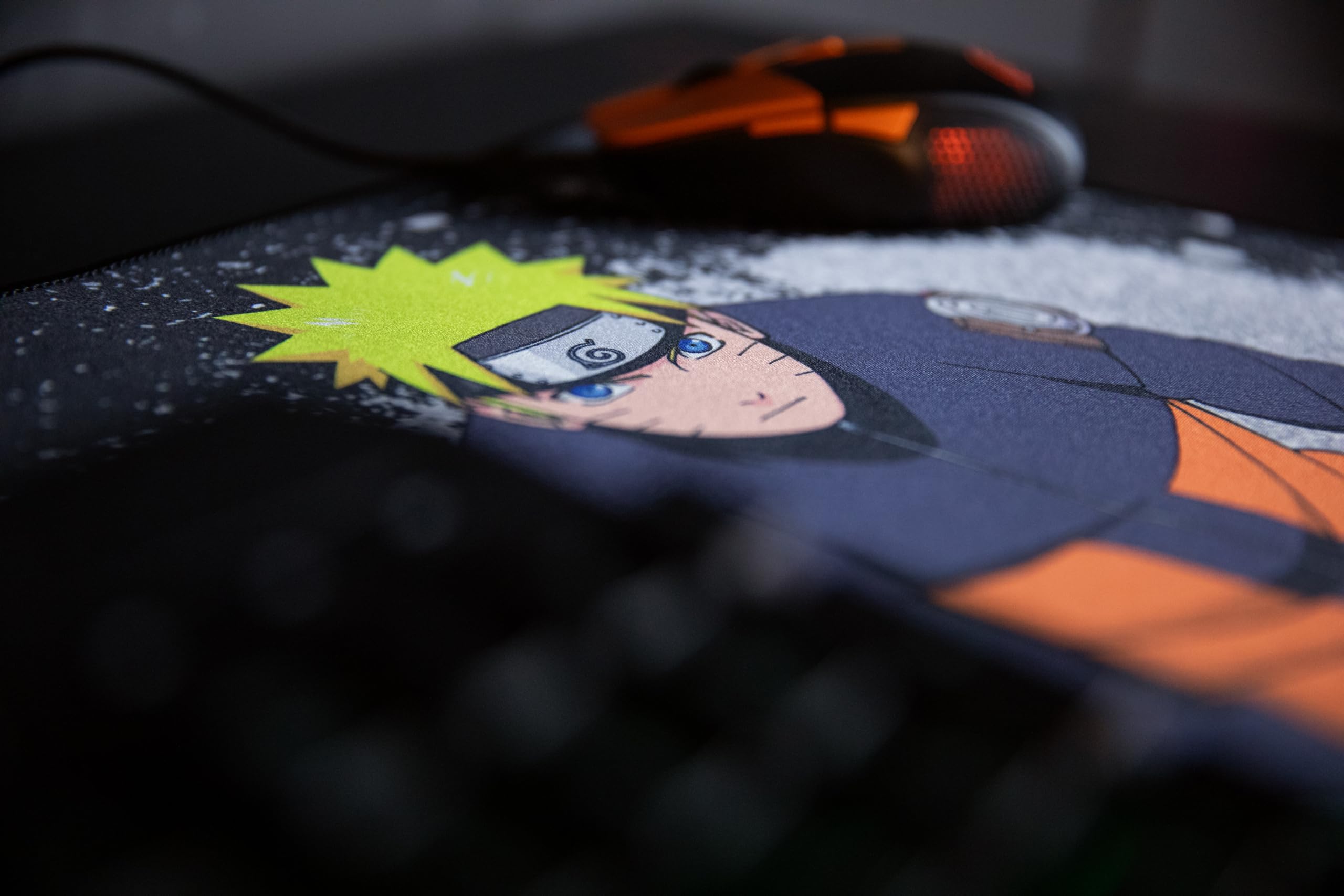 Konix Naruto Shippuden XXL Gaming-Mauspad 90 x 46 cm - rutschfeste Gummibasis - Naruto-Motiv - Schwarz