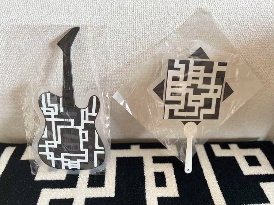 Amazon.co.jp: 布袋寅泰 G柄うちわ プラスチック製 2点セット : ホーム Amazon.co.jp: 布袋寅泰 G柄うちわ プラスチック製 2点セット : ホーム