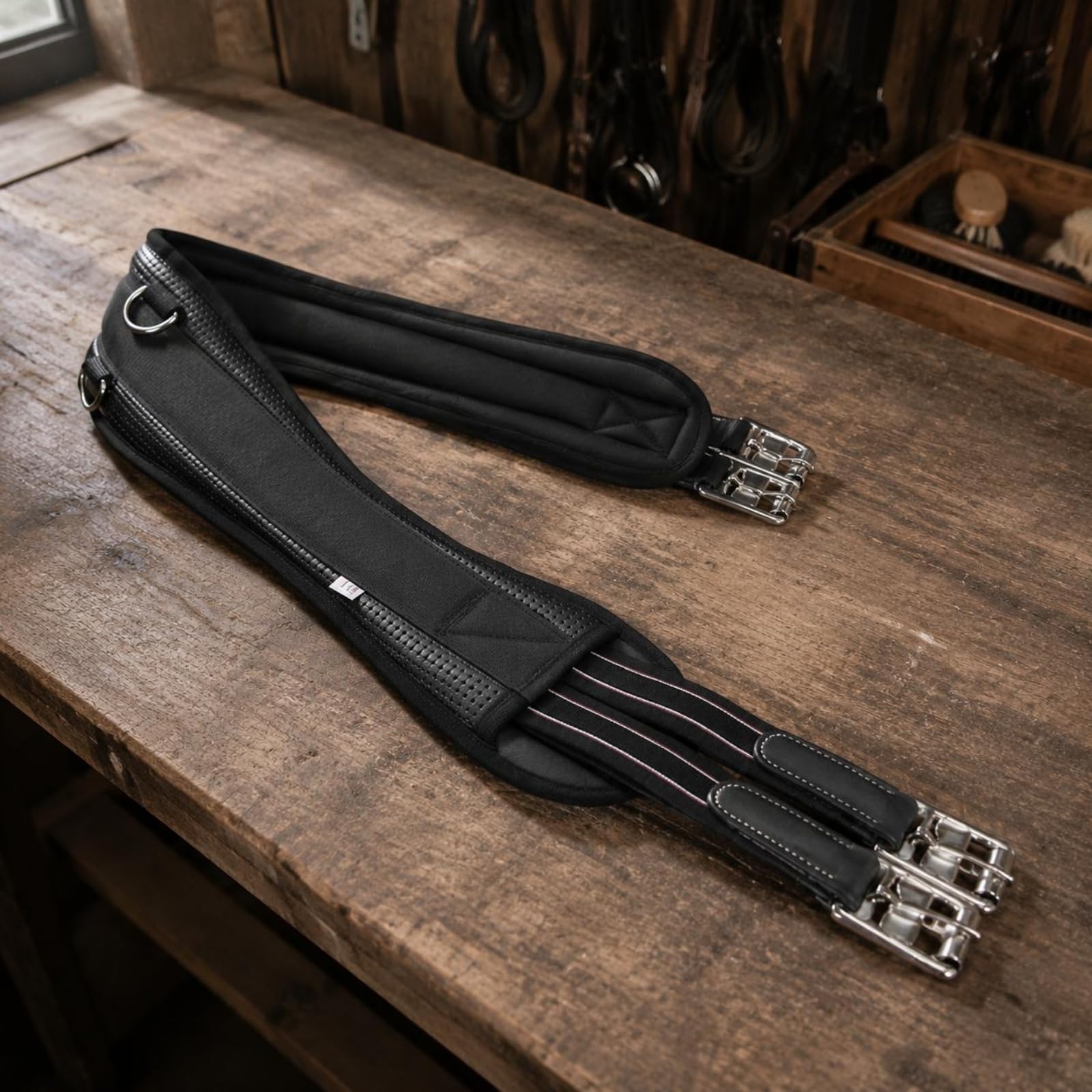Jiuvaso Cintura Equestre per Cavallo con Imbottitura Cinturino con Fibbia Regolabile Design Curvo Rinforzi Alle Estremità Materiale in Pelle E Lega Adatta per , Nero , 105cm