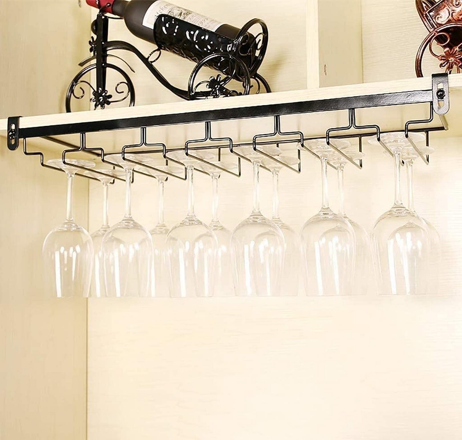 Casier à bouteilles de vin suspendu pour sublimer la décoration de cuisine
