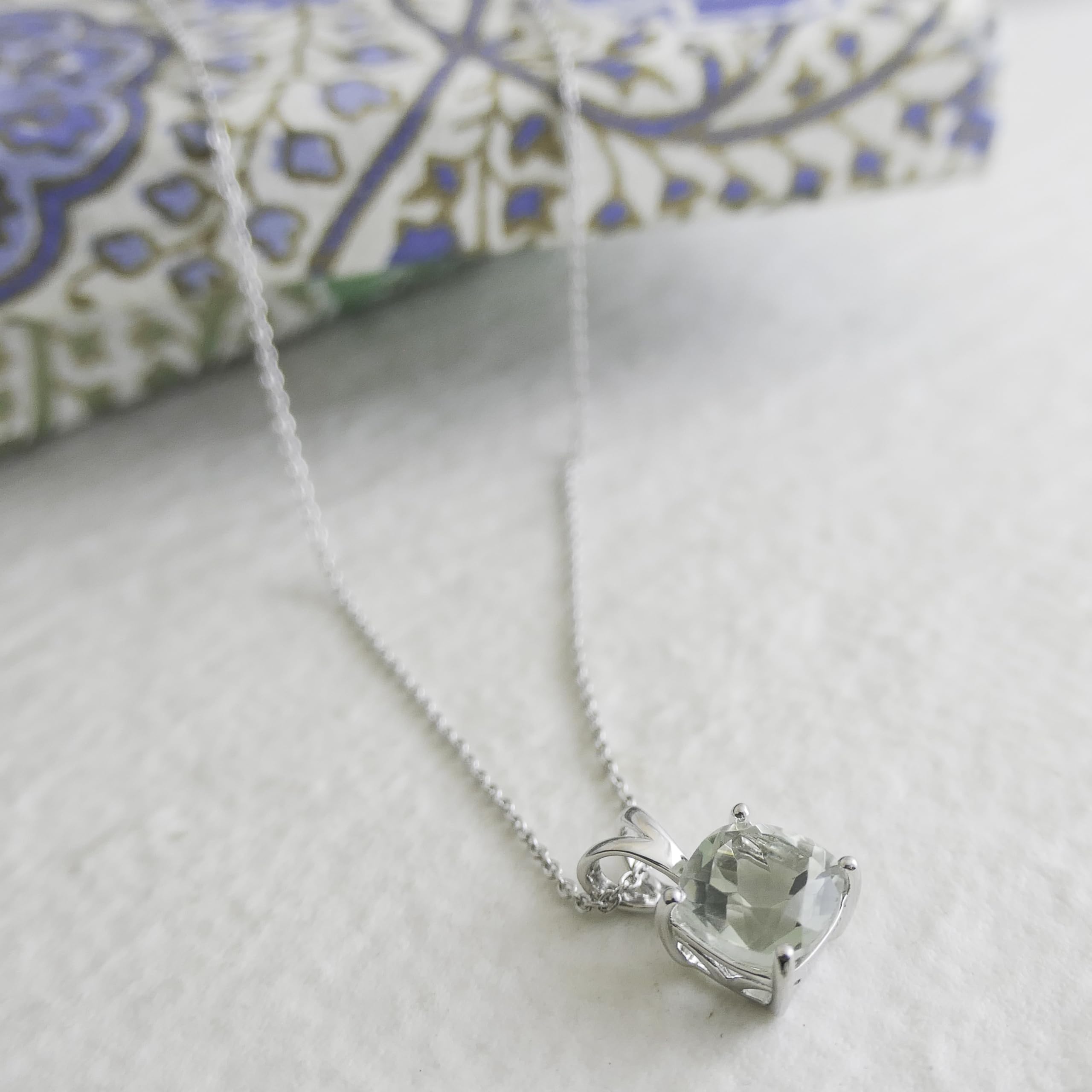 Prasiolith 925 Sterling Silber Halskette Damen | Grüner Amethyst Kissenschliff 8mm in Krappenfassung - Echter Edelstein, GIA-zertifizierte Gemmologin - Geschenk für Frauen
