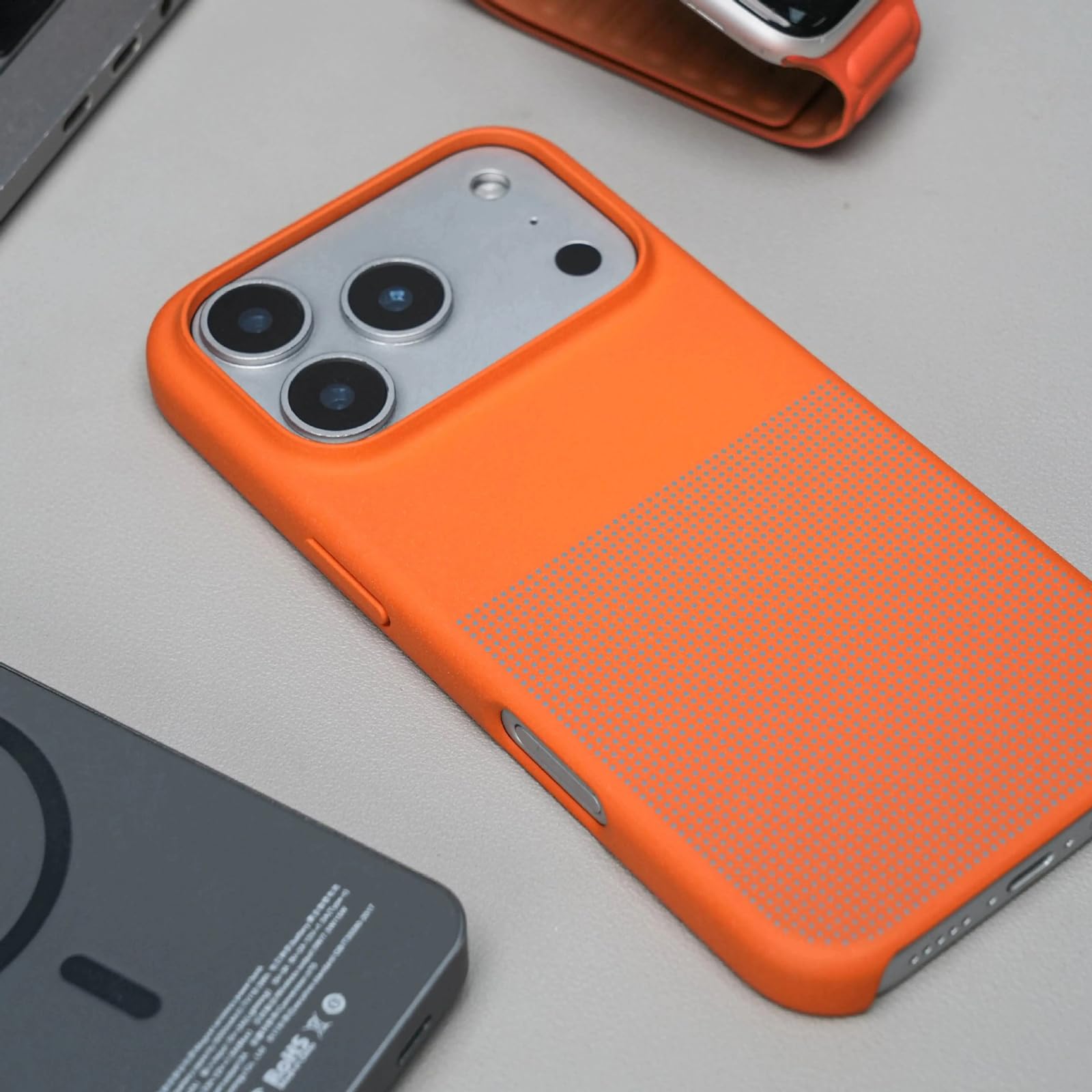 Magnetisch Hülle für iPhone 17 Pro Max/17 Pro/17, Dünne Gefrostet rutschfeste Schutzhülle Unterstützt Drahtlose Aufladung Handyhülle,Schwarz,17 Pro
