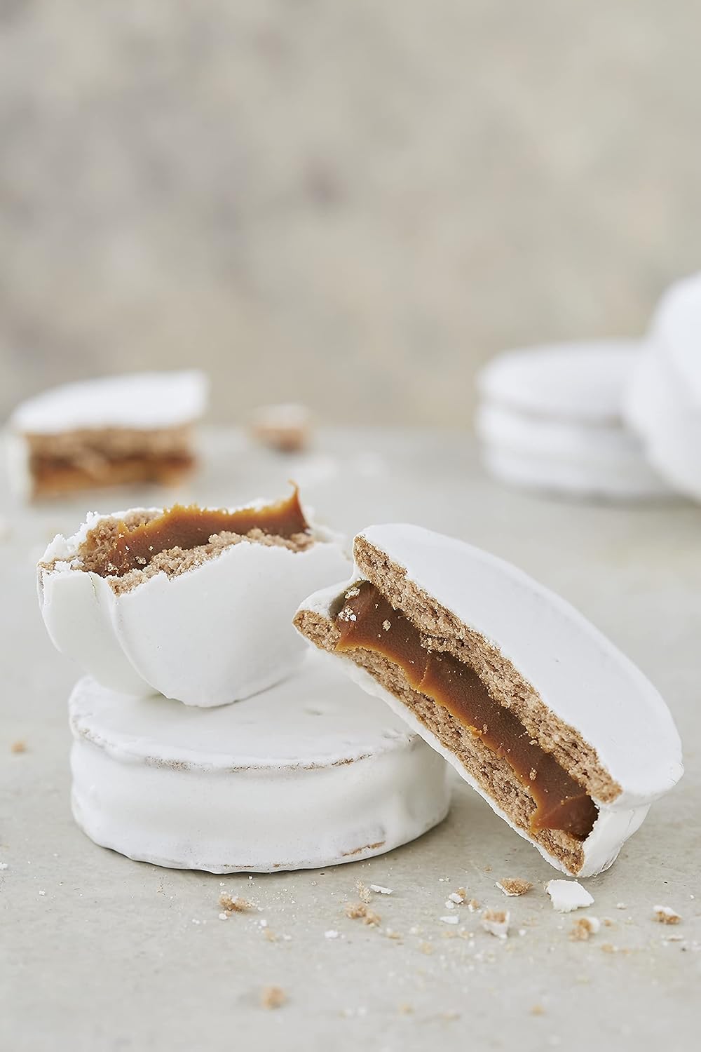 Havanna Meringue and Dulce de Leche Alfajores – Authentic Argentinian Alfajores with Italian Meringue Coating and Creamy Dulce de Leche Filling – A Premium Dessert Treat - Box of 6