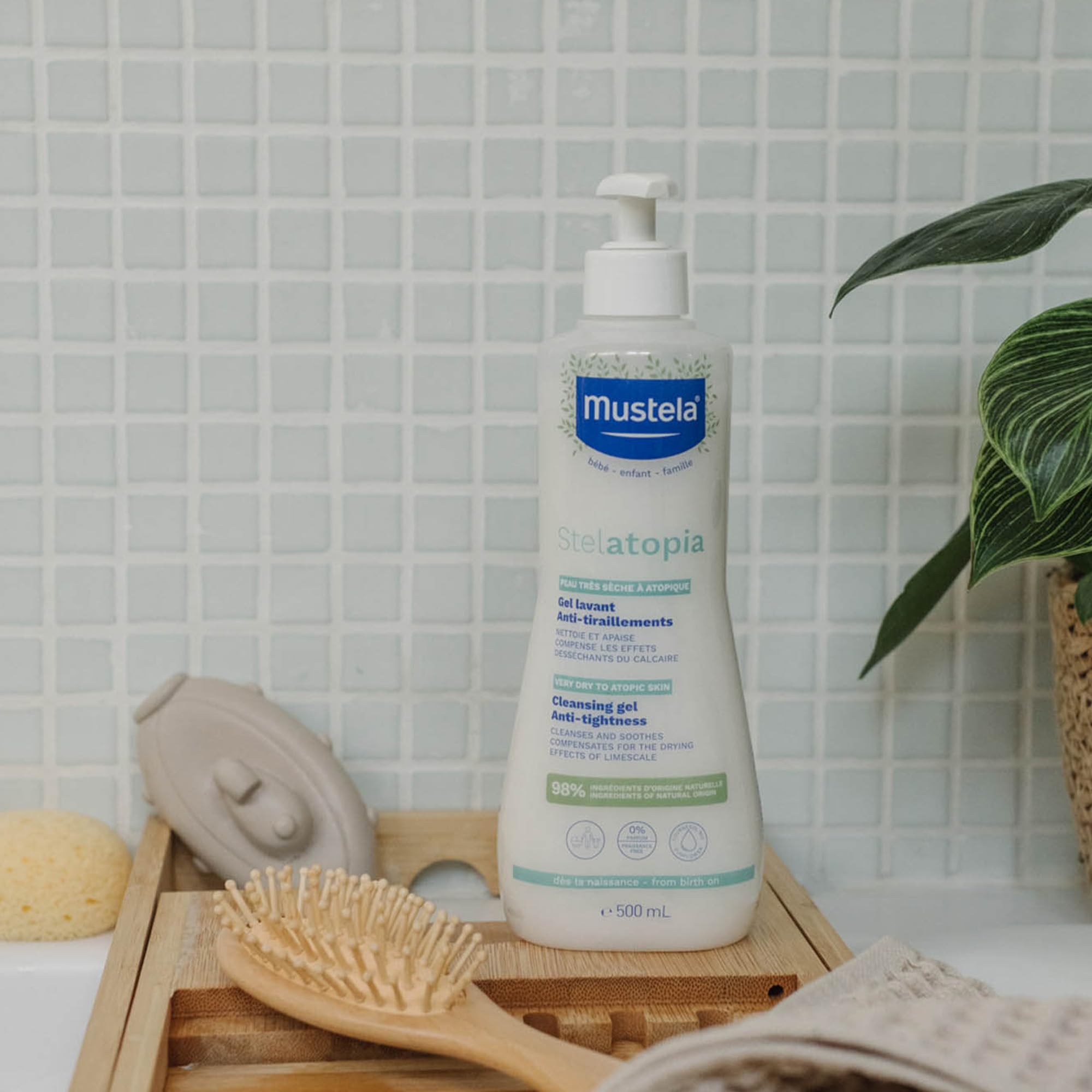 Mustela Stelatopia Gel Detergente per Pelle con Estrema Secchezza o Dermatite Atopica, Corpo e Capelli, Neonati, Bambini, Tutta la Famiglia - Lenisce il Prurito, Senza Profumo (500ml)