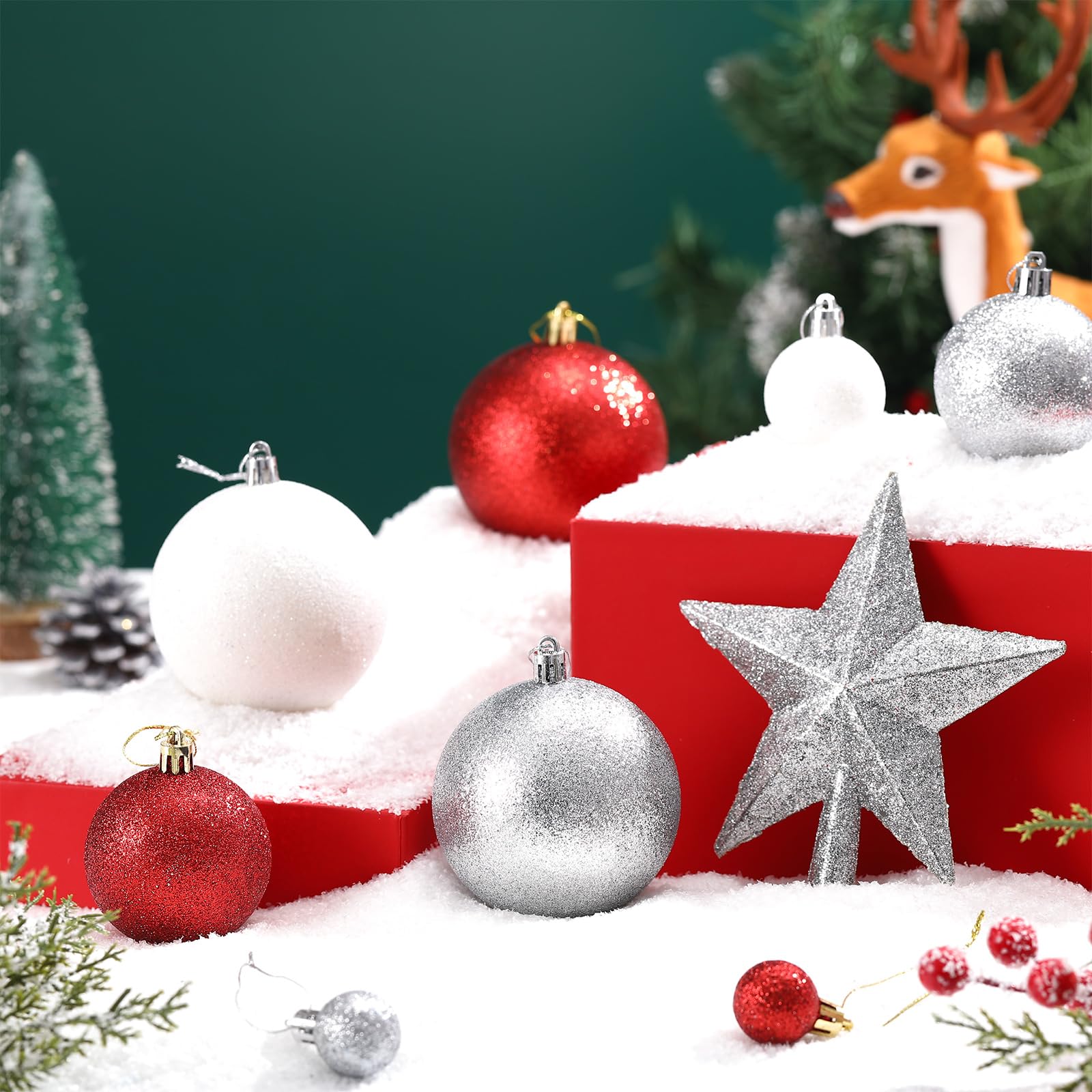 Outus Lot de 61 boules décoratives à paillettes incassables à suspendre pour sapin de Noël - 2,5 cm, 4,9 cm, 6,9 cm, 8 cm et étoile de sapin de Noël de 15,2 cm (rouge, blanc, argent)
