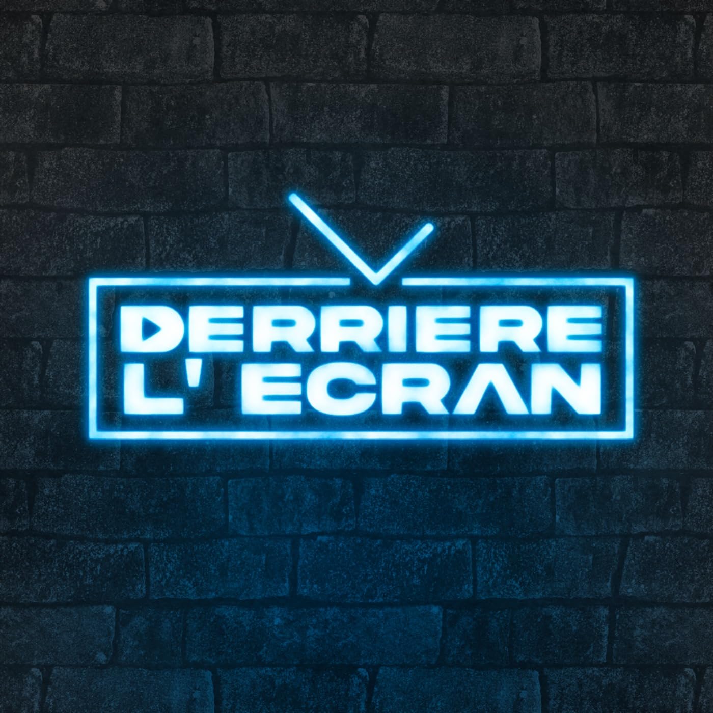 DERRIÈRE L'ÉCRAN