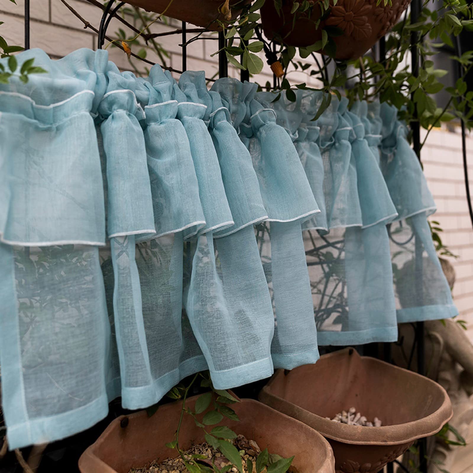 Rideau de cuisine court bleu voile transparent brise-bise a disques passe-tringle