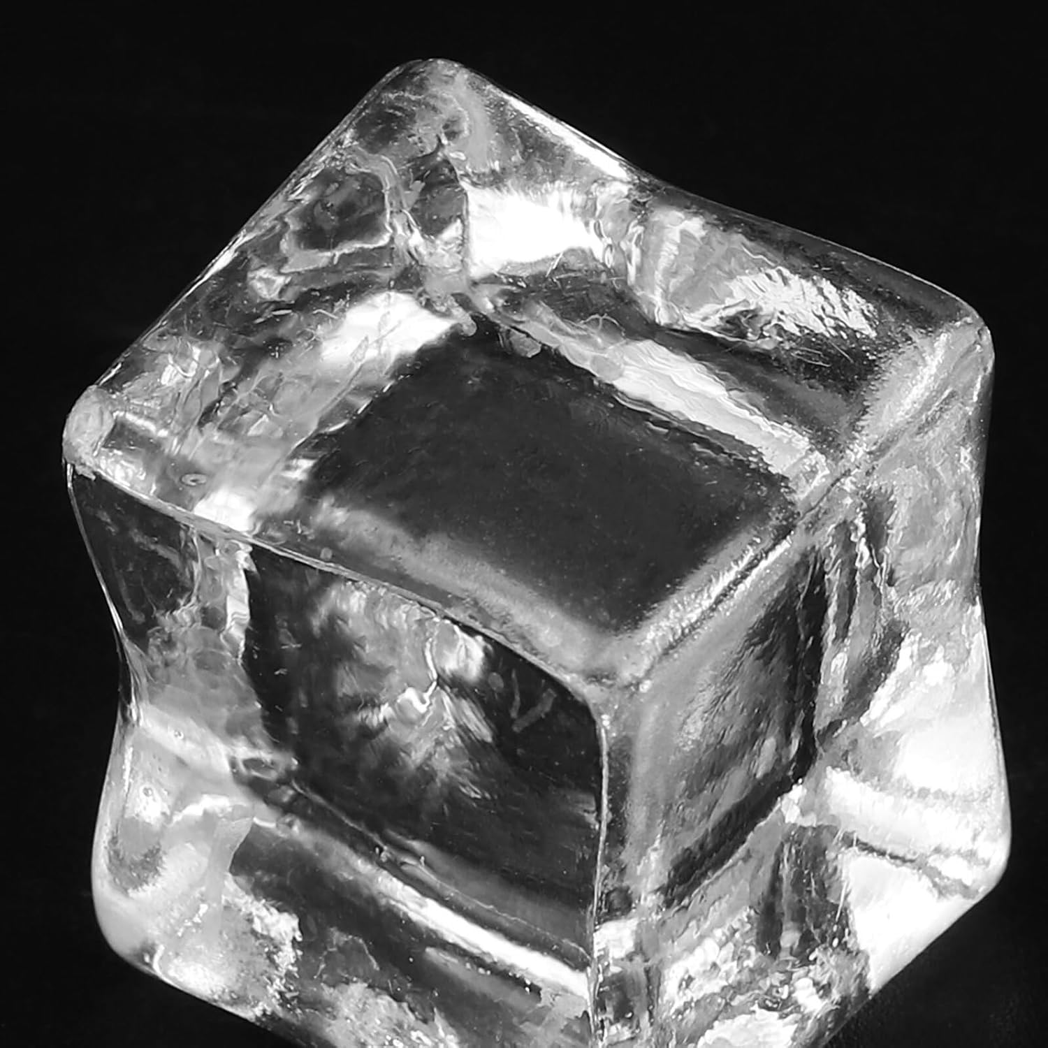 100pcs 1-inch Artificial Ice Cubes Plastic Reusable Decorative Ice Cube Vase Fillers for Bar Party Photography Props