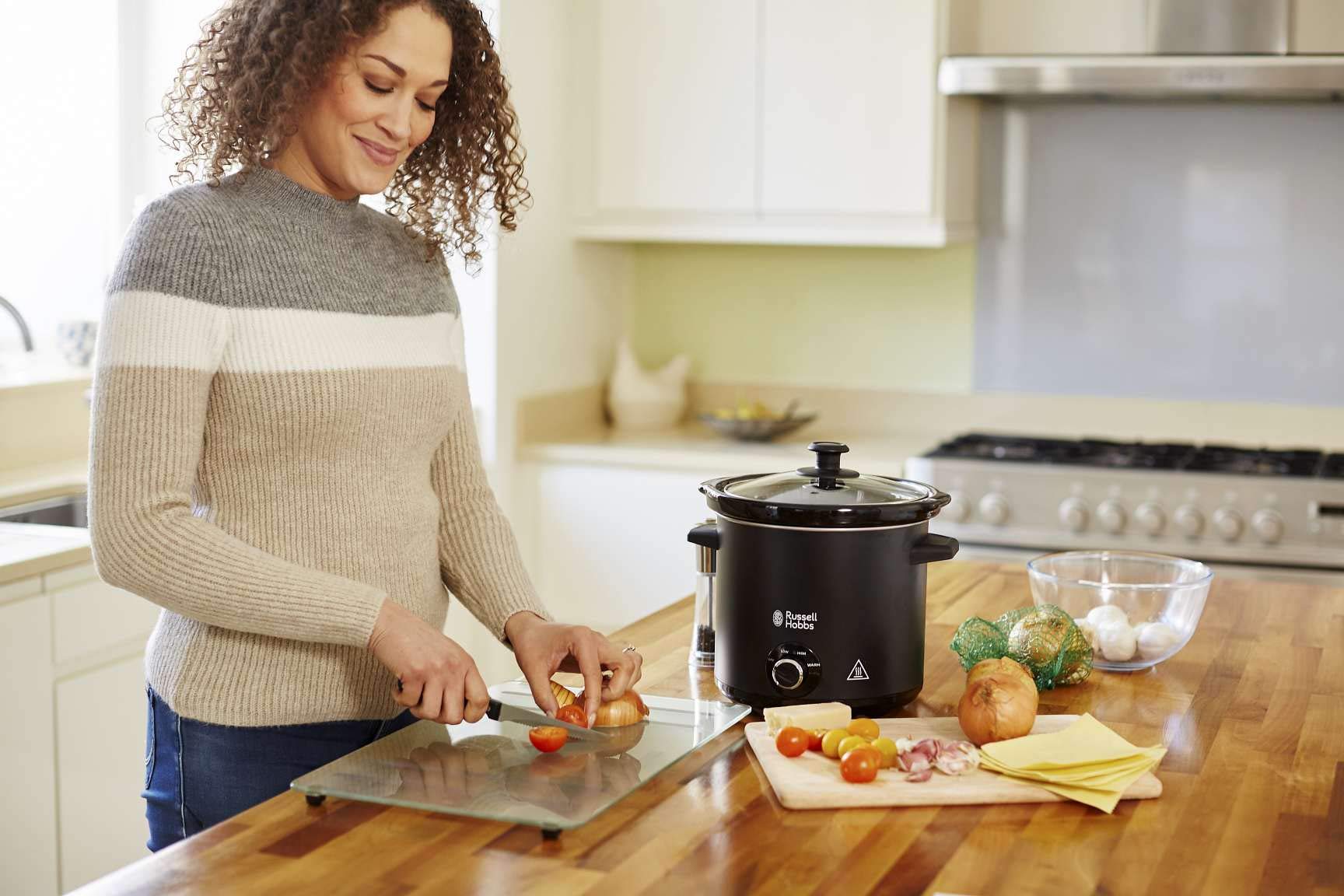 Russell Hobbs Slow Cooker [3,5l Keramik-Gartopf für opt Temperaturverteilung] Schongarer Chalkboard (Tafel-Oberfläche, 3 Temperatureinstellungen & Warmhaltefunktion, 200W) Slowcooker 24180-56