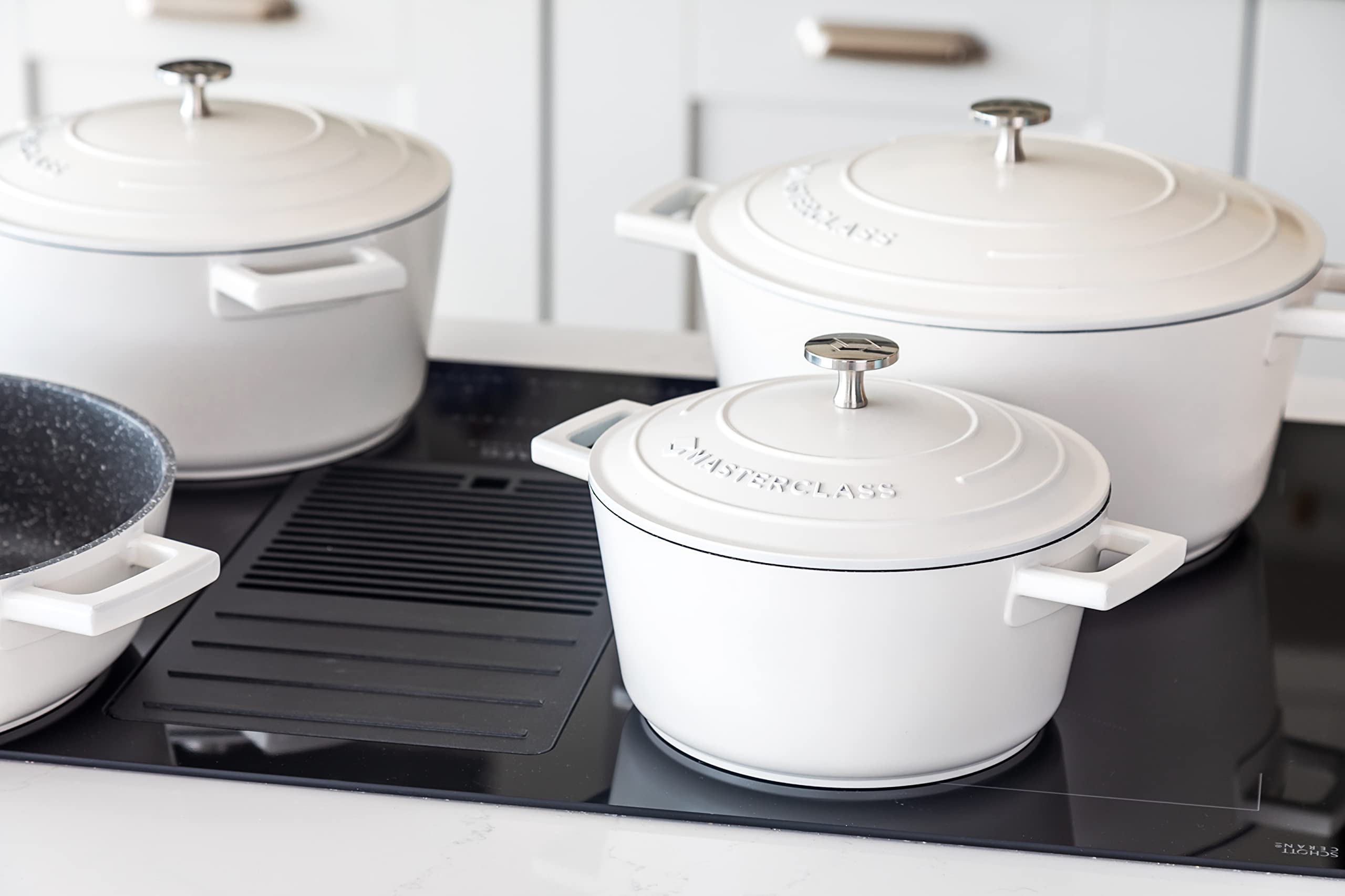MasterClass Petite cocotte avec couvercle 2,5L/20 cm, en fonte d'aluminium légère, adaptée à la plaque à induction et au four, crème
