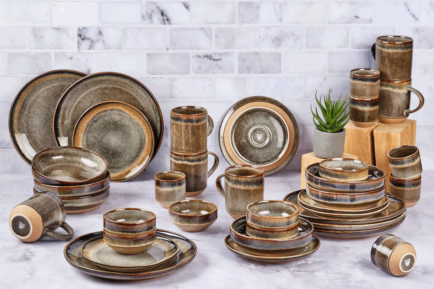 BJORN Service de Vaisselle GENESIS BASALTE pour 6 Personnes – 36 Pièces en Grès, Assiettes Bols Mugs et Tasses, Service de Table Design Asymétrique