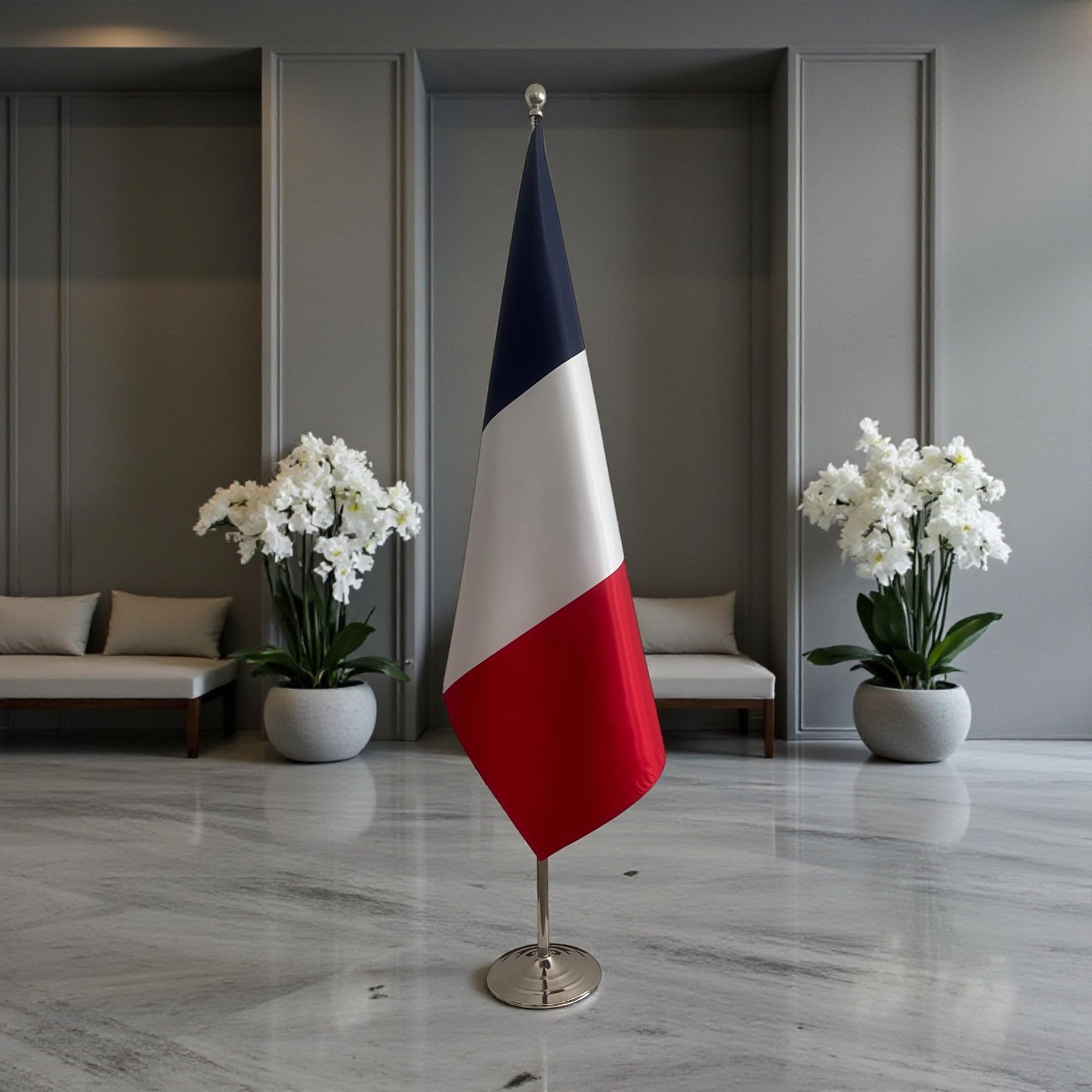 Drapeau France sur pied avec mât – Affichage Officiel pour Ambassades, Bureaux, Salles de Réunion et Événements Diplomatiques. Code CN1-FR