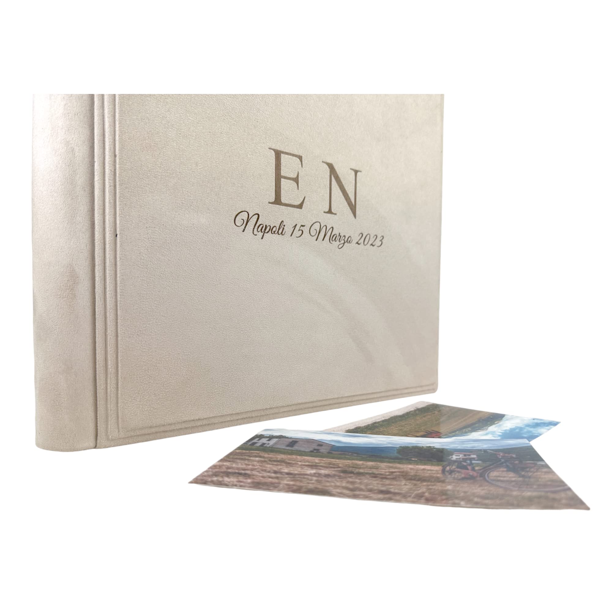 Album Fotografico artigianale elegante in Tessuto Alcantara, Personalizzabile con Incisione. Ideale per Matrimonio, Comunione, Battesimo, Qualsiasi Evento (Aorio)