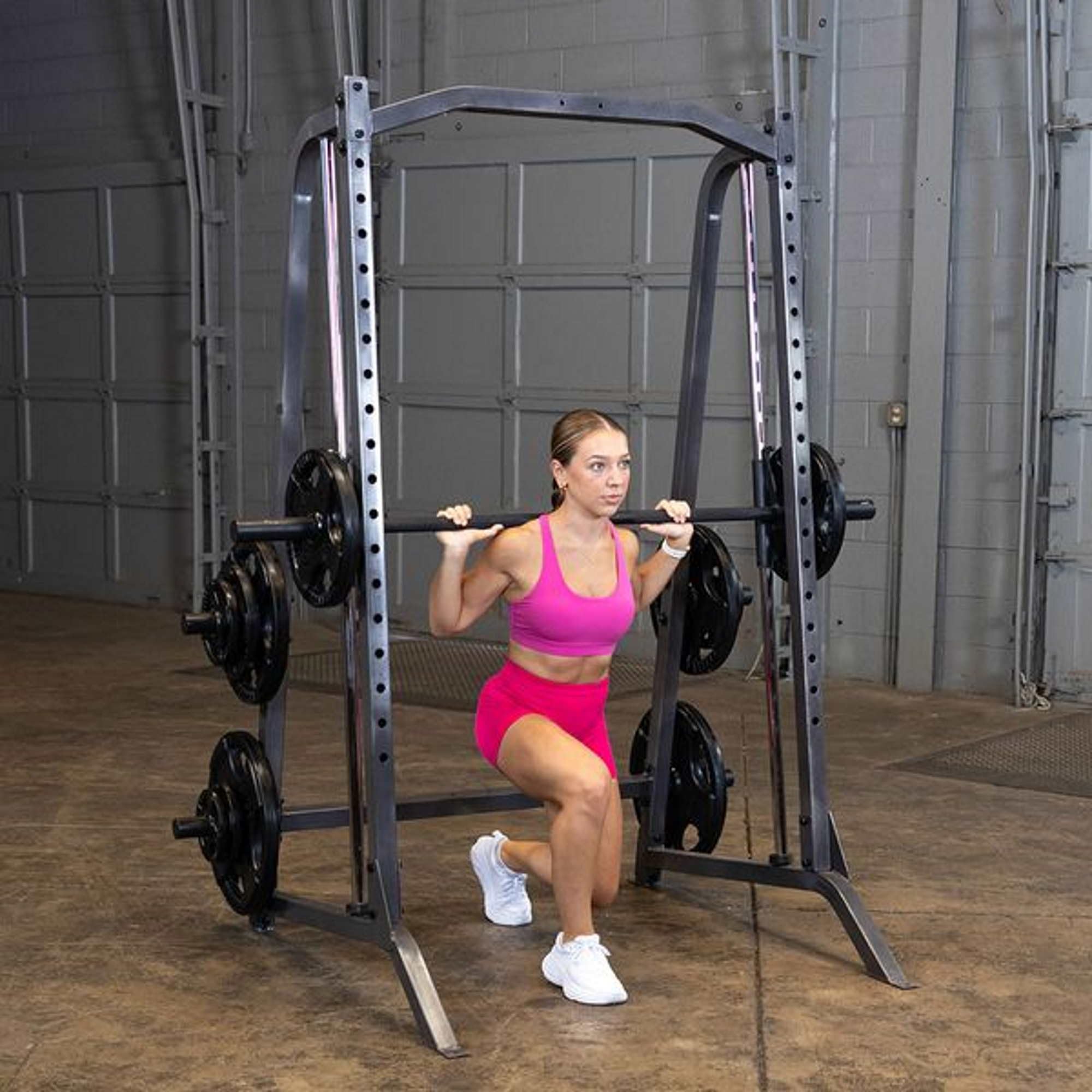 Body-Solid PSM200 Smith Machine pour Salle de Sport à Domicile – Équipement d'entraînement en Force avec loquets de sécurité, Cage de Squat, Demi-Rack et Rangement de plaques de Poids