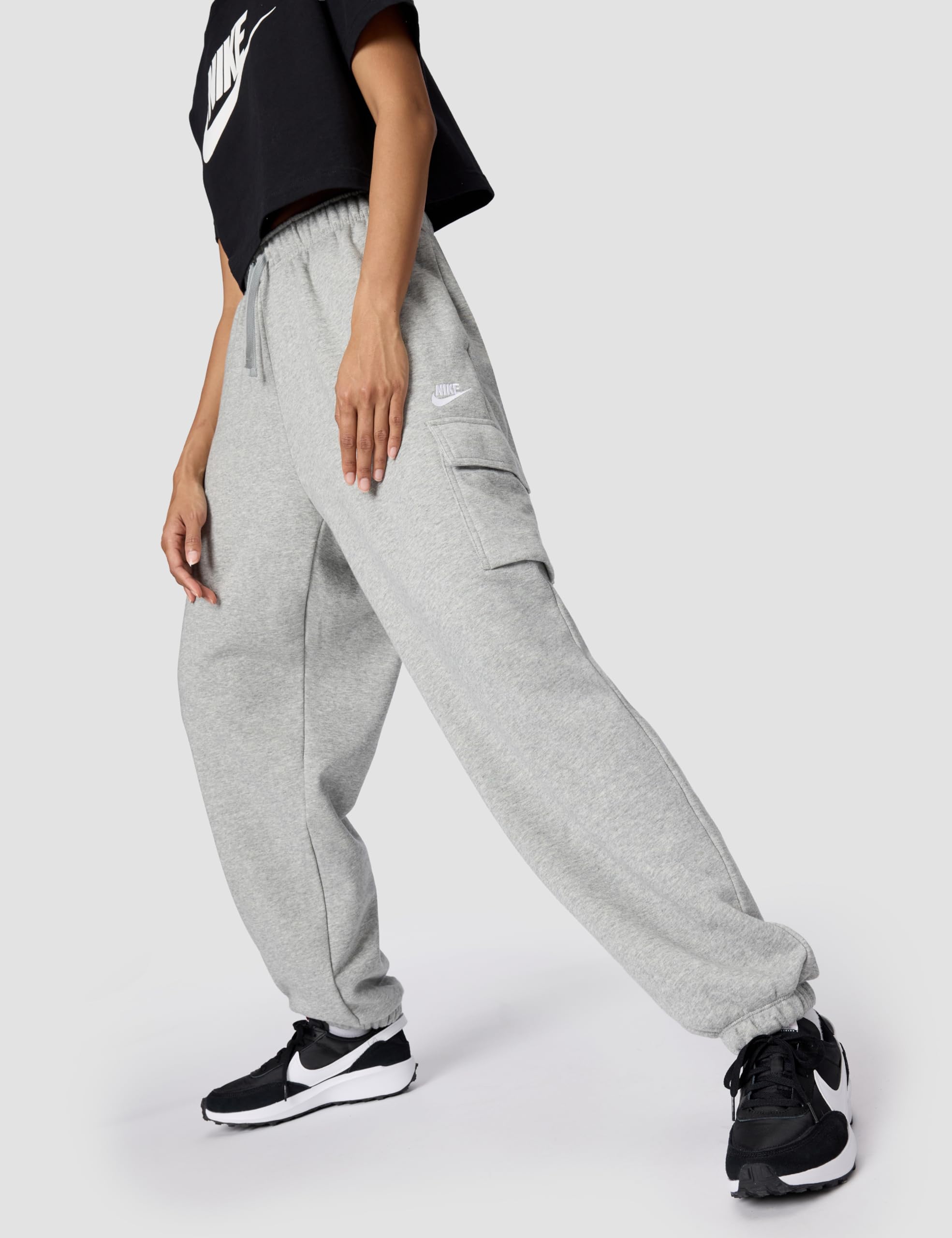 Nike Damskie spodnie dresowe Sportswear Club Polar Mid-Rise Oversized Cargo, Ciemnoszary wrzosowy/biały, M