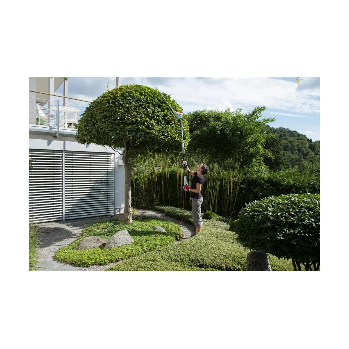 Tamaño seto telescópico con cable, 600 W, hoja de corte 59 cm, corte 51 cm, tamaño seto sobre palo ajustable, 1,95 – 2,40 m IKRA