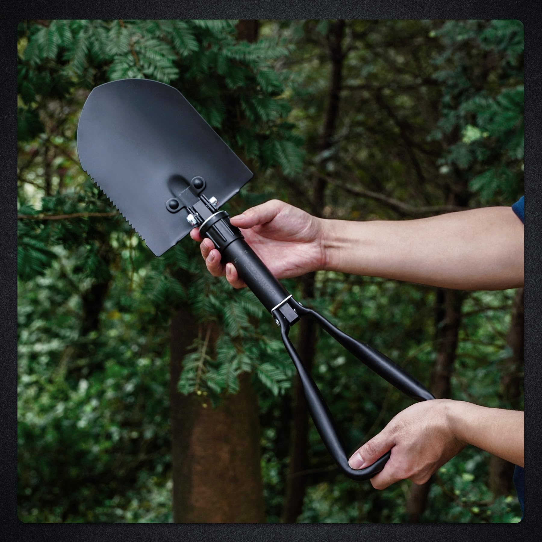 REDCAMP Pelle de camping pliante de survie de 58,4 cm avec housse, pelle robuste en acier au manganèse, outil d'enfoncement tactique avec poignée à trois volets, noire, 1,4 kg