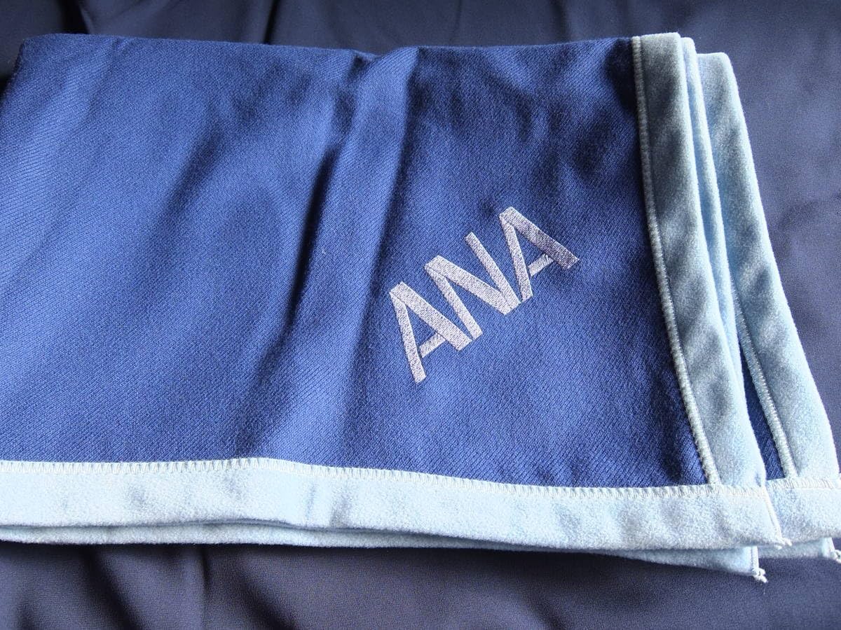 Amazon｜ANA 全日空 ビンテージ 機内ブランケット 刺繍ロゴ 毛布 86.5 