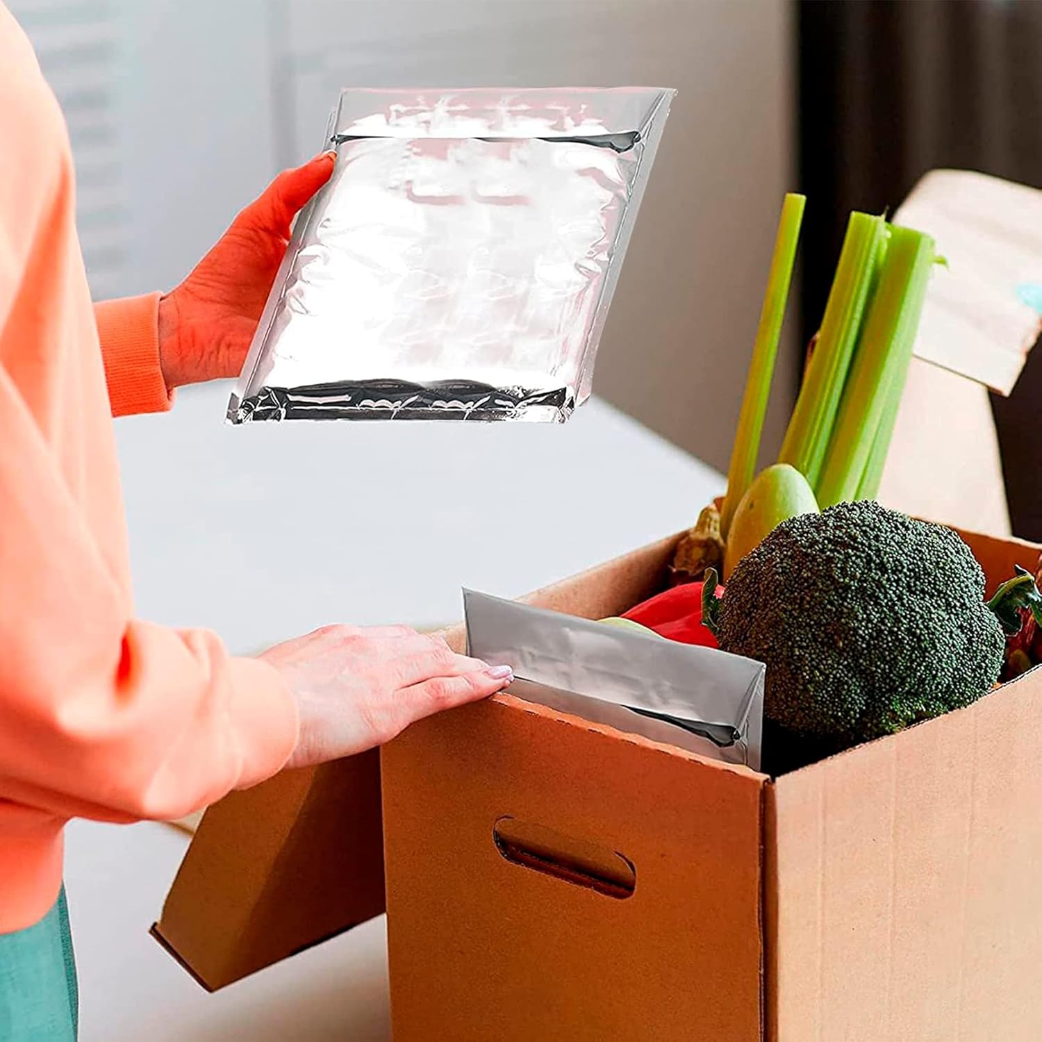 APQ Supply Needle-Punched Cotton Insulated Mailers, 10 x 10.5 Inches. 10 Pack Aluminium Insulated Thermal Mailers. Thermal Bags for Cold and Hot Food. Self-Adhesive Shipping Bags for Food, Cosmetics