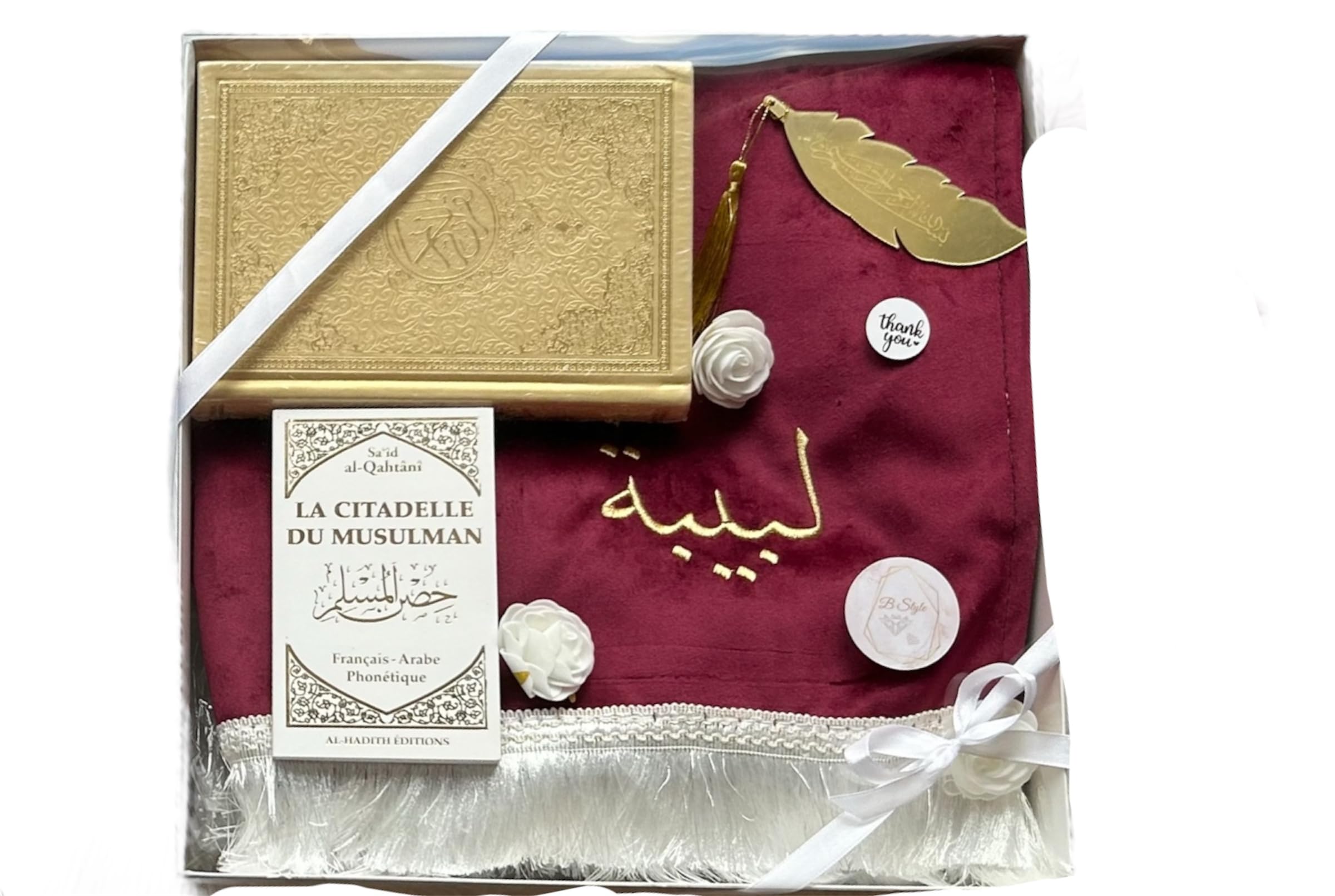 B Style Coffret Musulman Broderie personnalisée avec Tapis de prière avec Coran en Arabe et Traduction de Ses Sens en français Box Islam à Composer aid et Ramadan Sajada (Taille M)