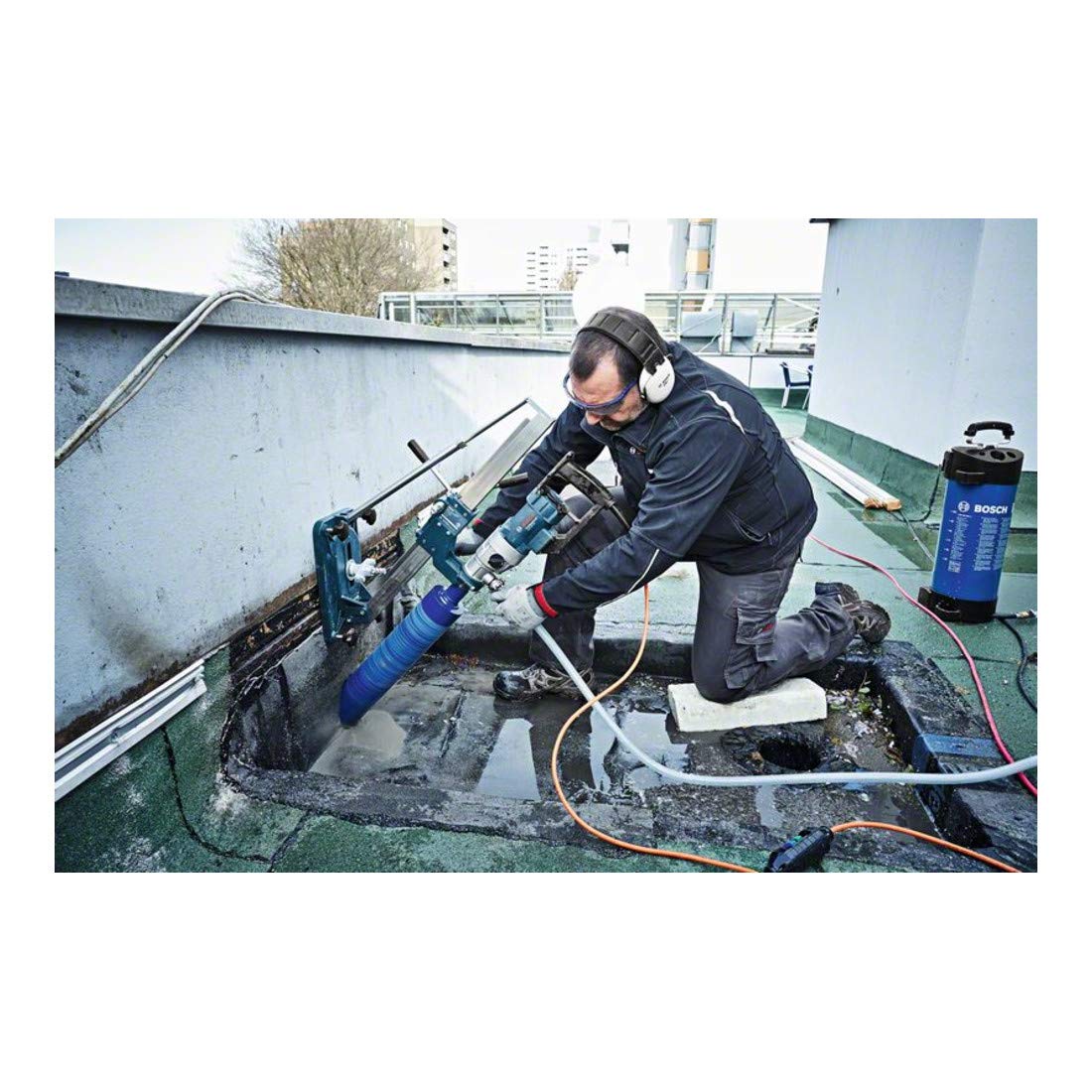 Bosch Professional perforadora de diamante p. aplicaciones en húmedo GDB 180 WE (5,2 kg, 2000 W, 230 V, rango de perforación 180 mm, incl. adaptador aspiración polvo, válvula de bola, maletín)